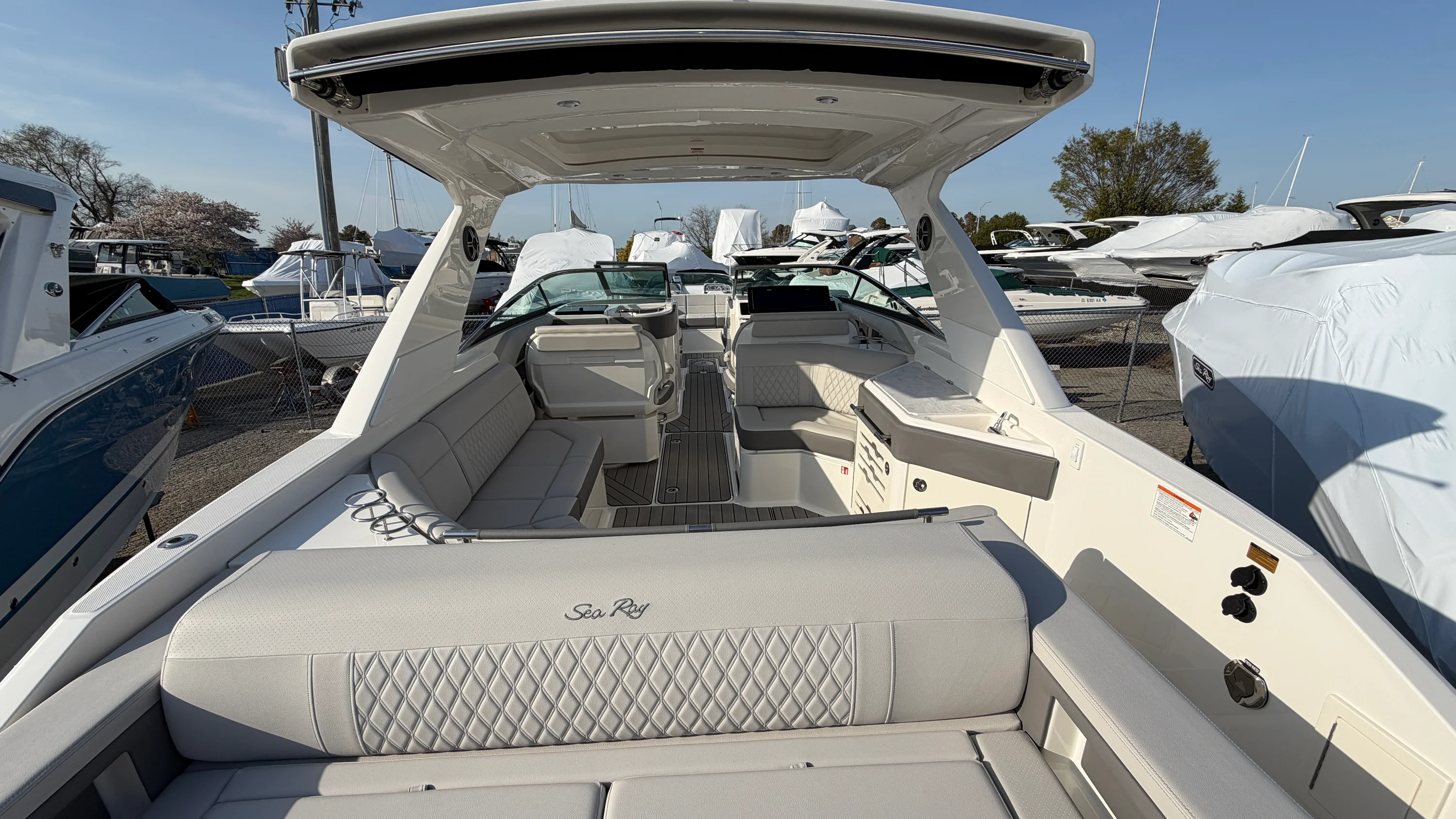 2026 Sea Ray SLX 310 Outboard Image Thumbnail #7