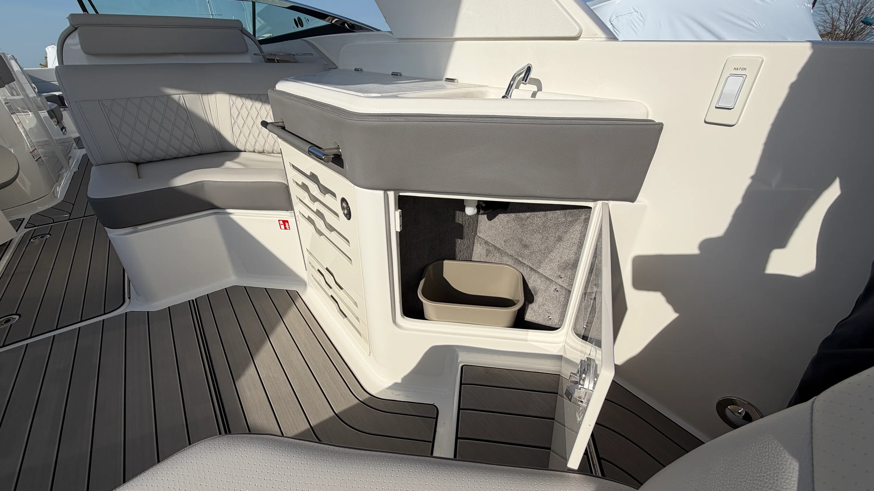 2026 Sea Ray SLX 310 Outboard Image Thumbnail #15