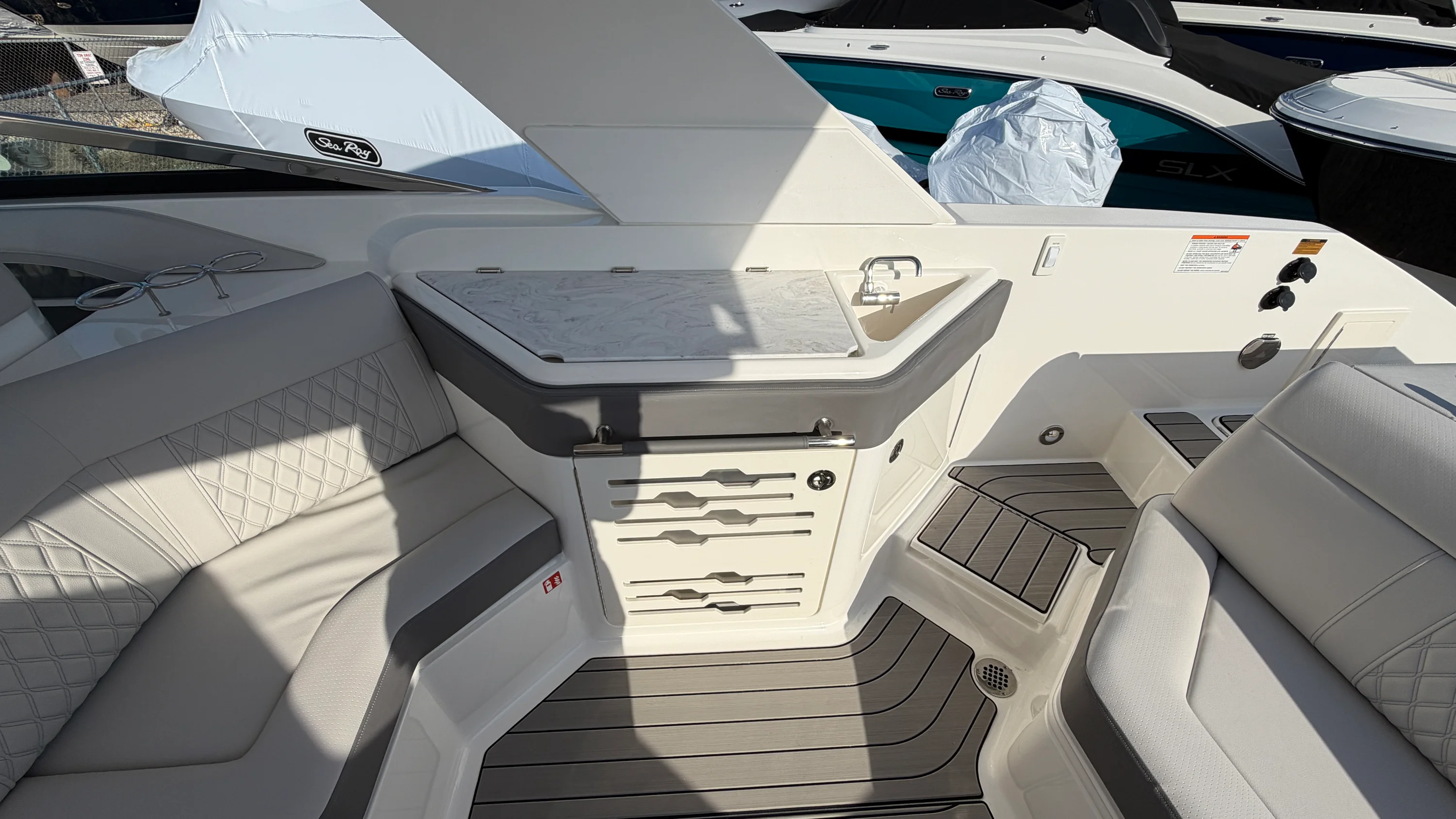 2026 Sea Ray SLX 310 Outboard Image Thumbnail #13