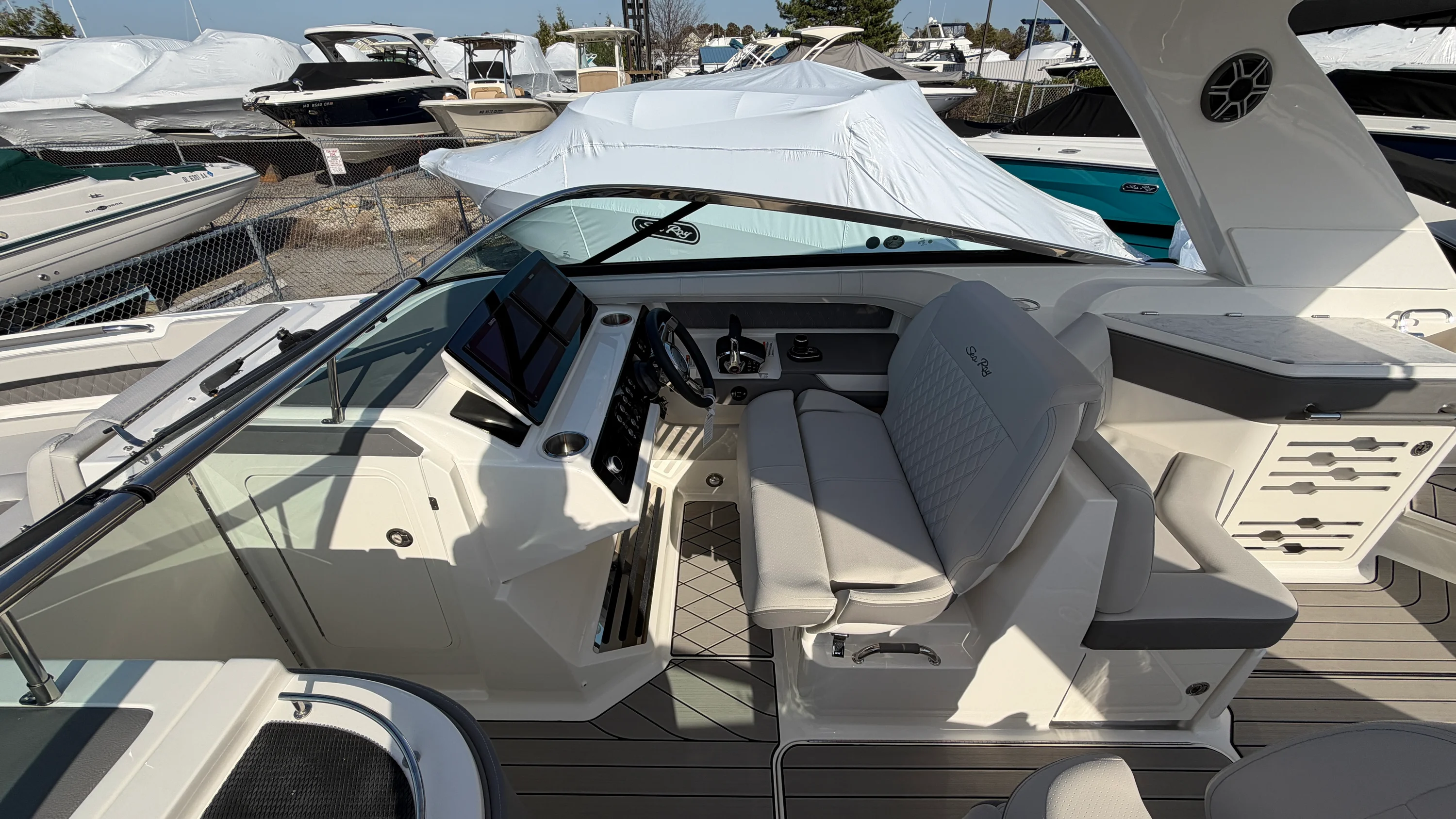 2026 Sea Ray SLX 310 Outboard Image Thumbnail #26