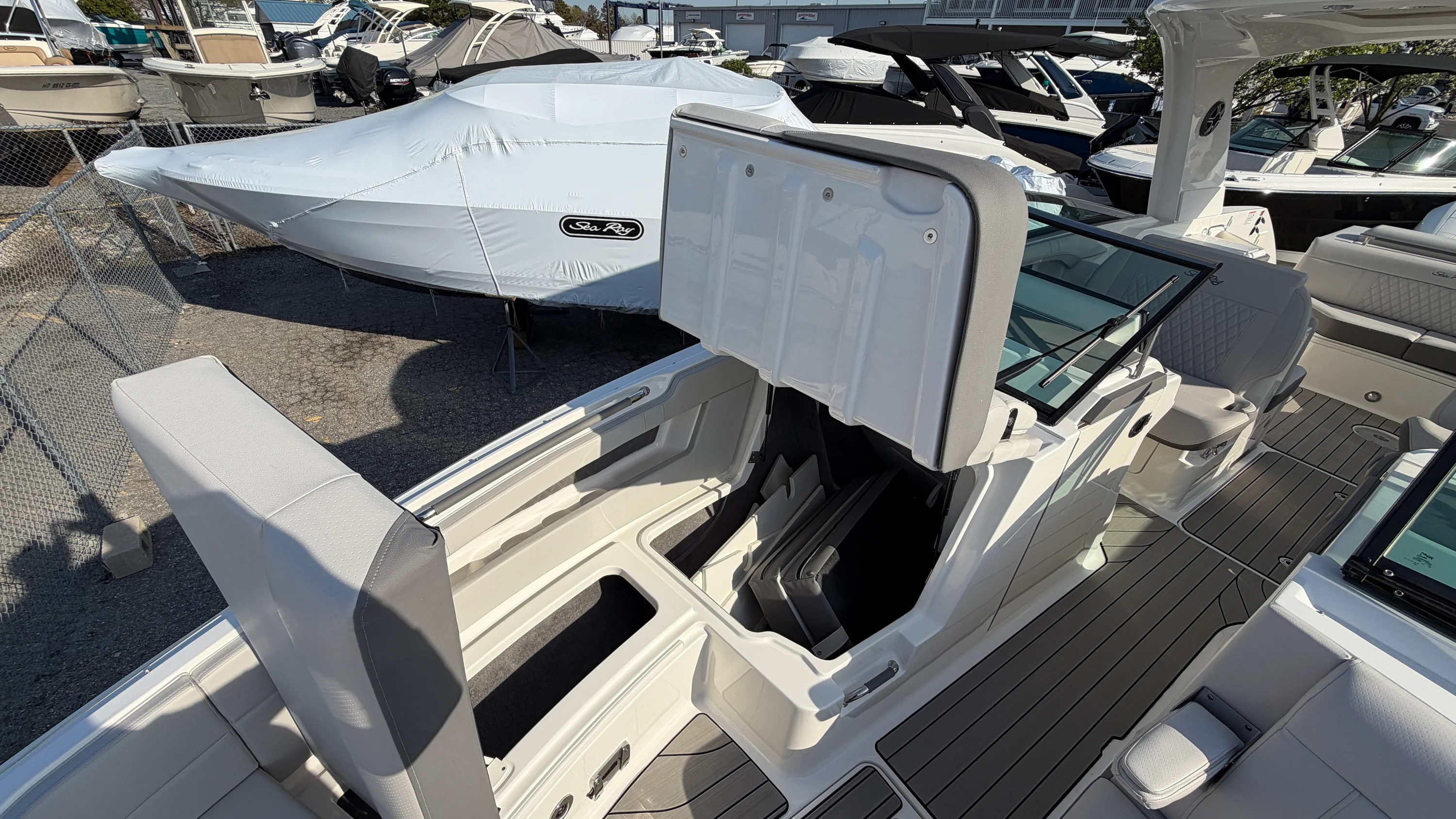 2026 Sea Ray SLX 310 Outboard Image Thumbnail #43