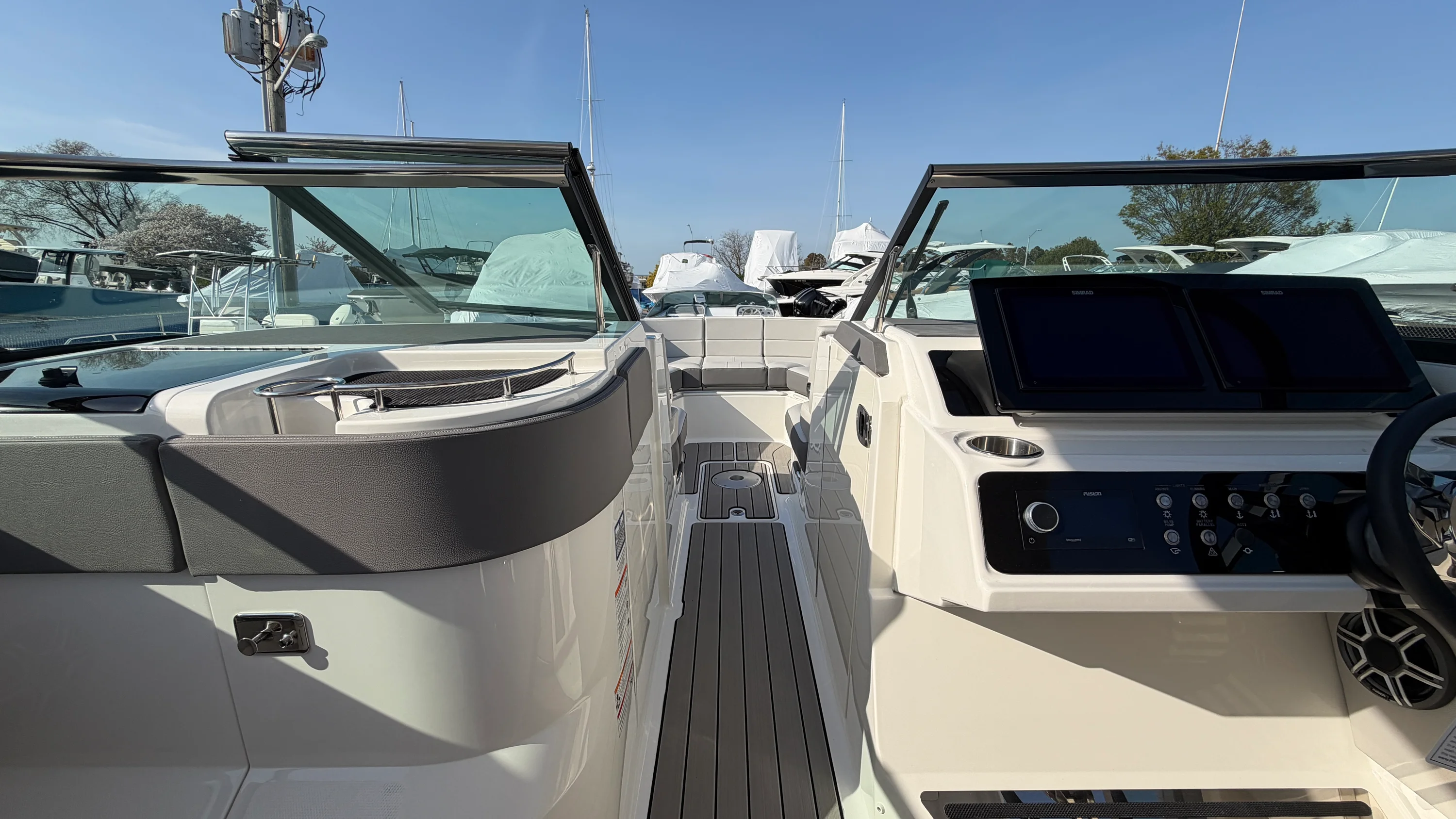 2026 Sea Ray SLX 310 Outboard Image Thumbnail #38