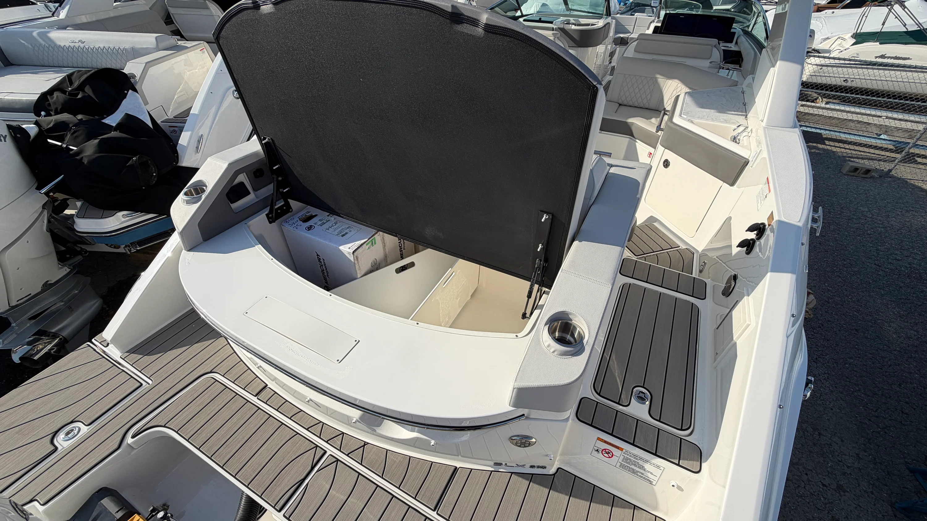 2026 Sea Ray SLX 310 Outboard Image Thumbnail #6