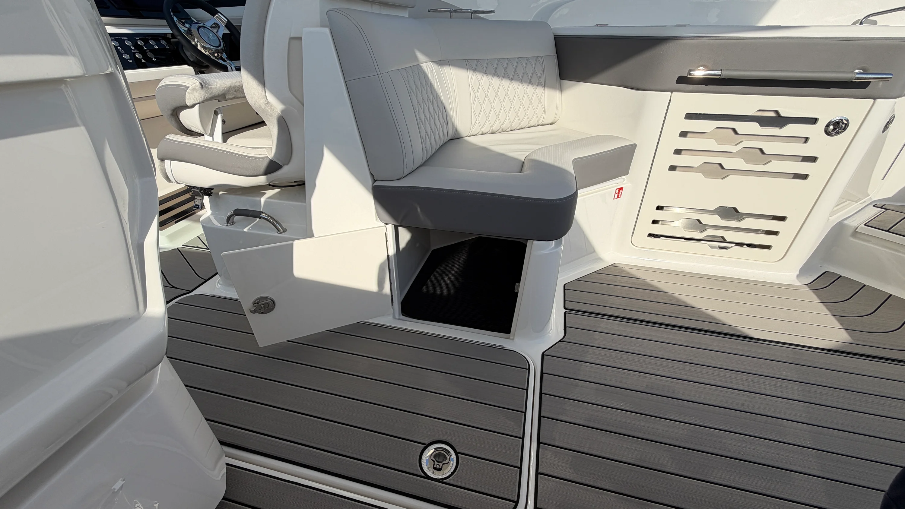 2026 Sea Ray SLX 310 Outboard Image Thumbnail #21