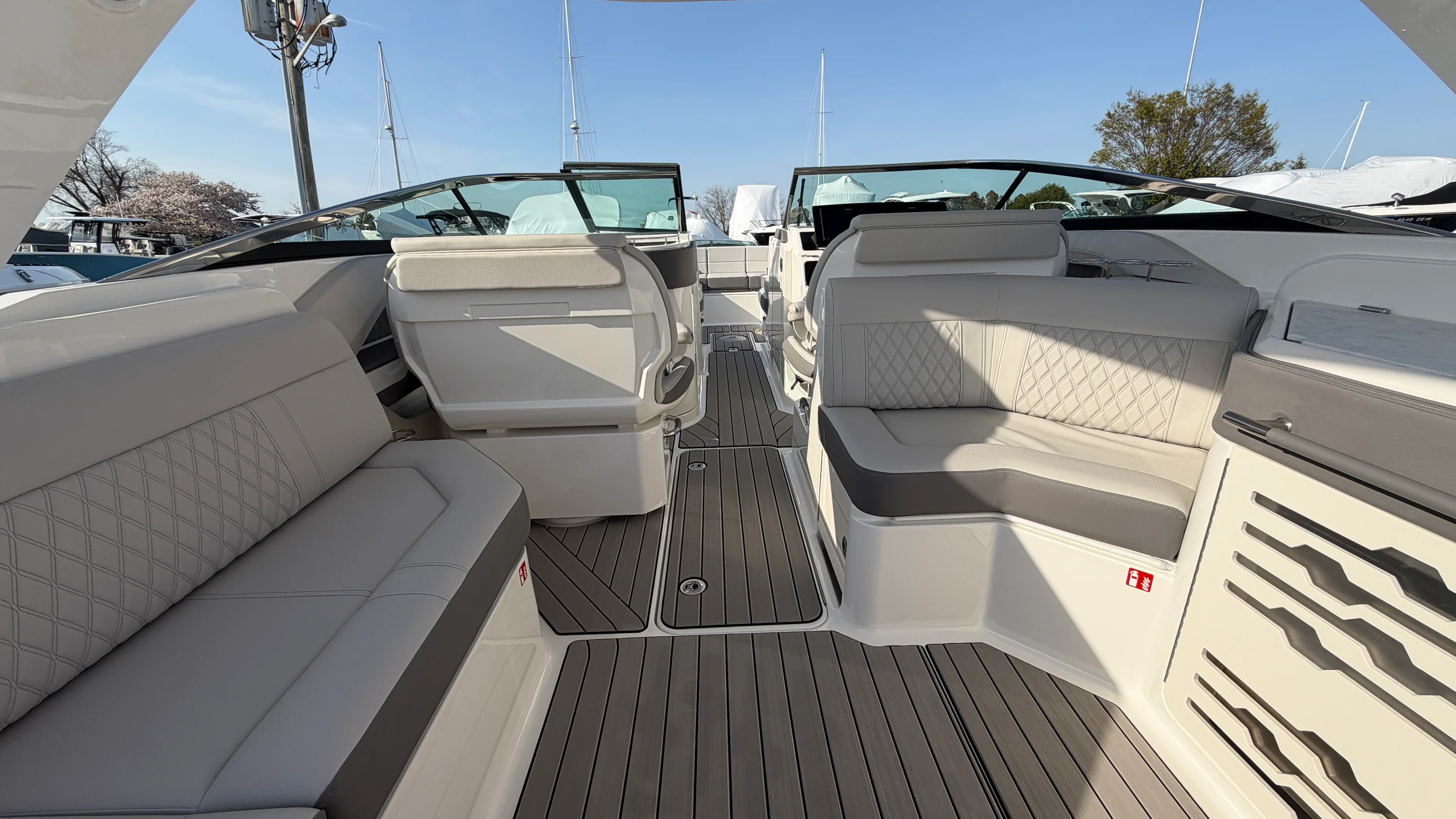 2026 Sea Ray SLX 310 Outboard Image Thumbnail #18