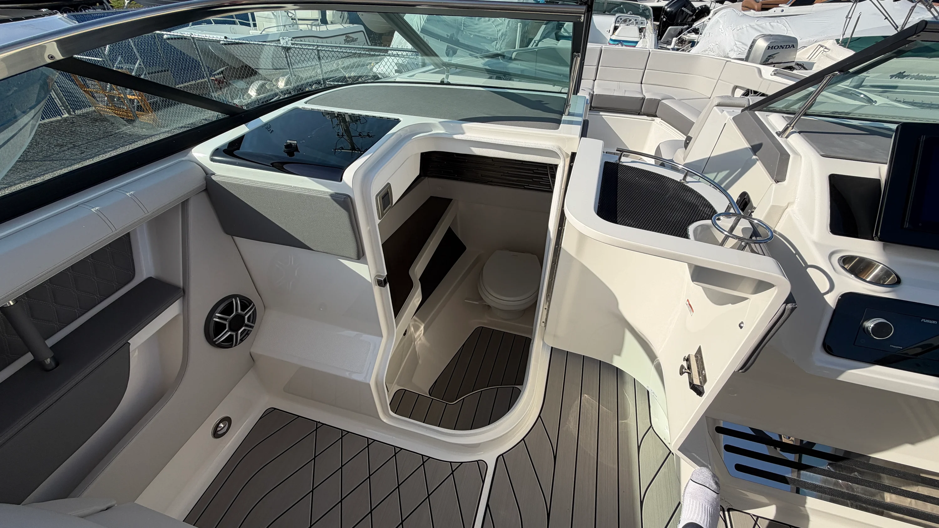 2026 Sea Ray SLX 310 Outboard Image Thumbnail #36