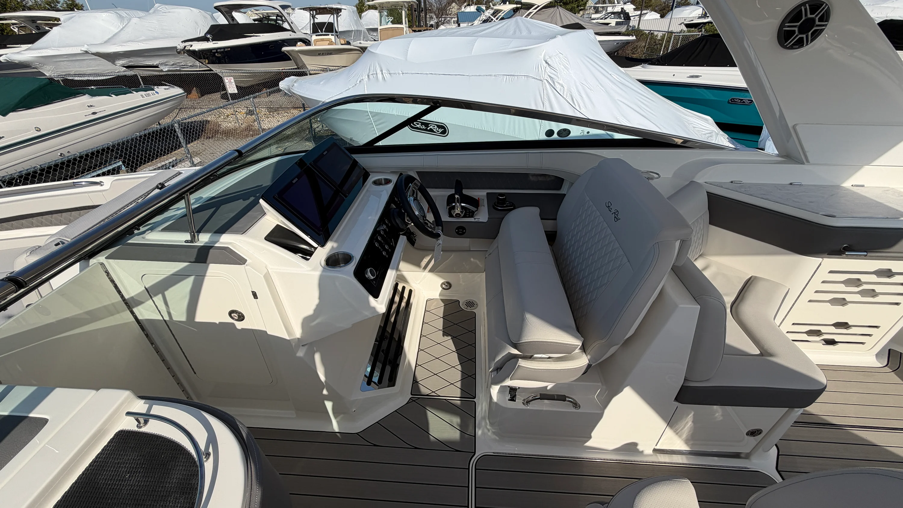 2026 Sea Ray SLX 310 Outboard Image Thumbnail #25