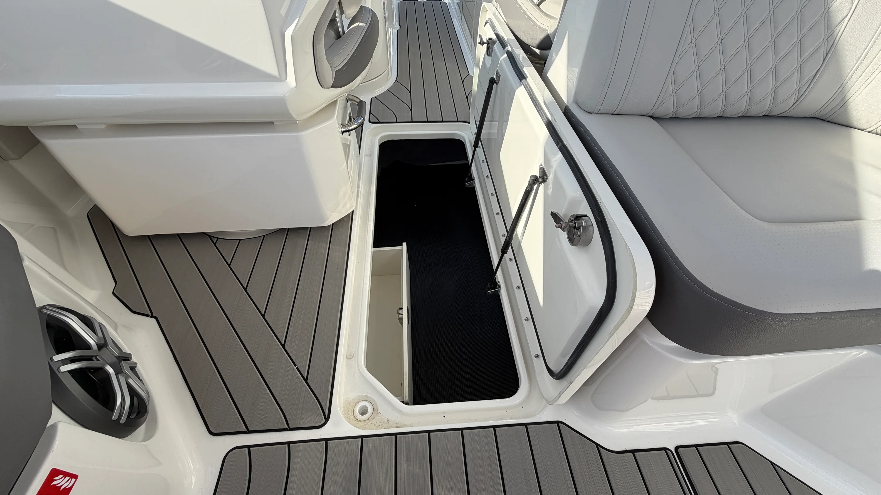 2026 Sea Ray SLX 310 Outboard Image Thumbnail #23