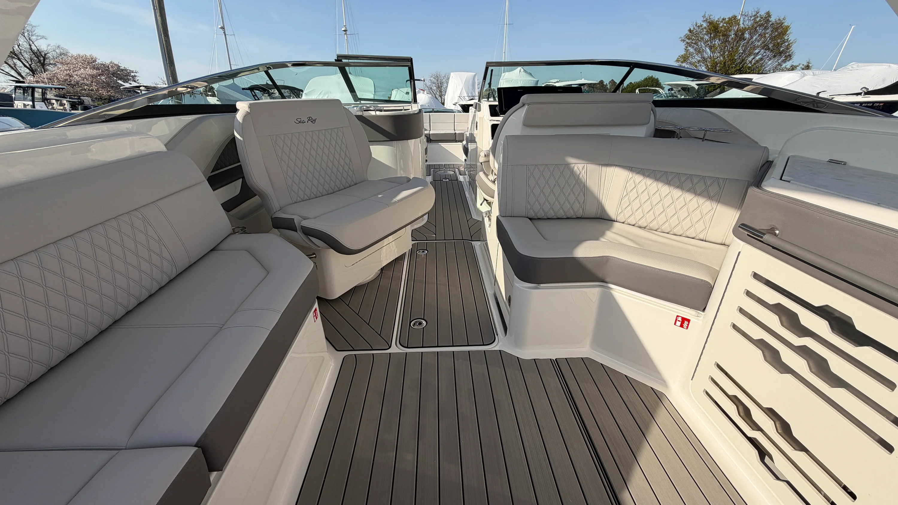 2026 Sea Ray SLX 310 Outboard Image Thumbnail #19