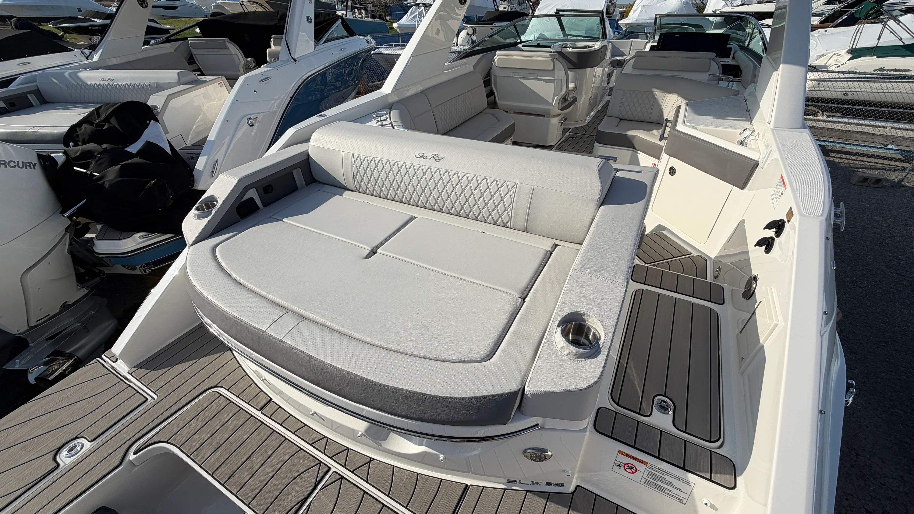 2026 Sea Ray SLX 310 Outboard Image Thumbnail #4