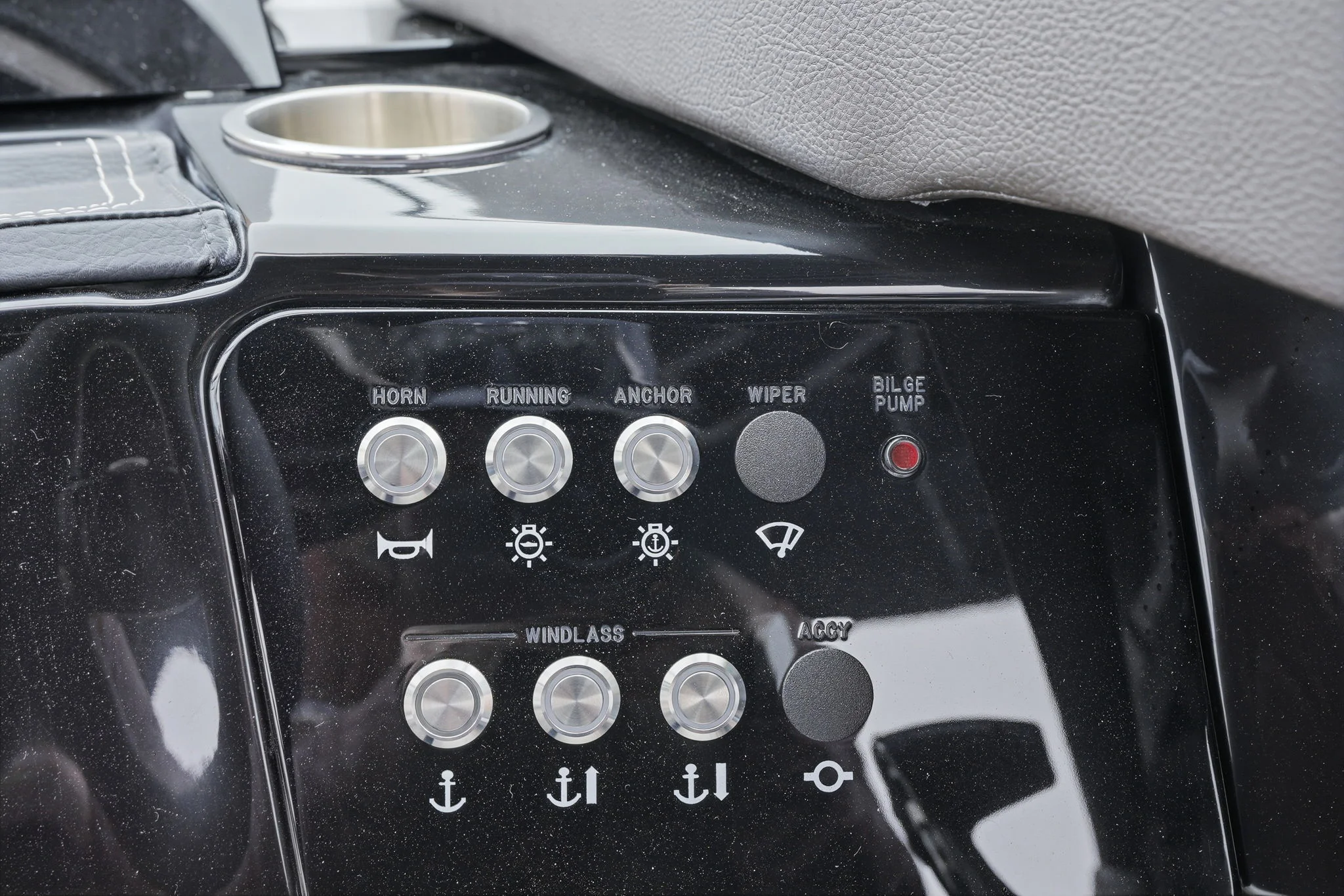 2026 Sea Ray SLX 260 Outboard Image Thumbnail #18