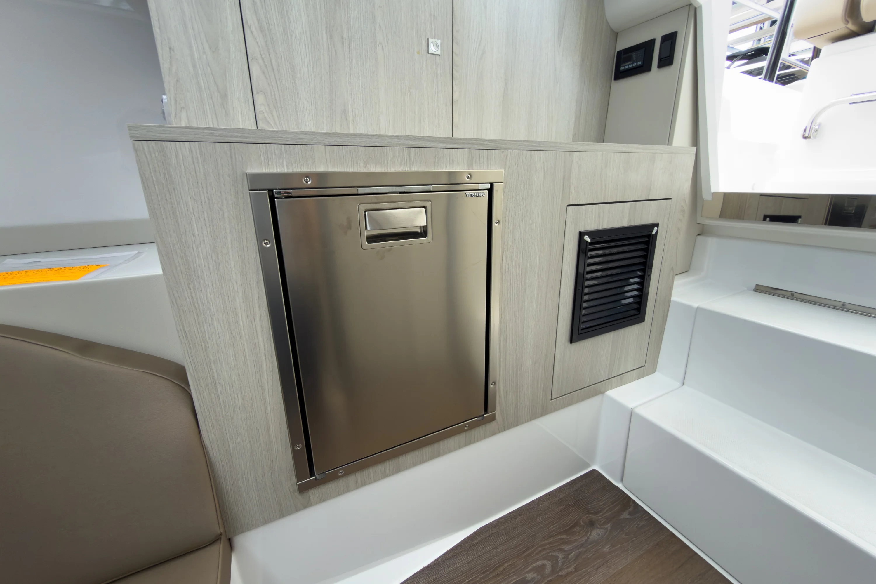 2026 Cruisers Yachts 38 VTR Image Thumbnail #19