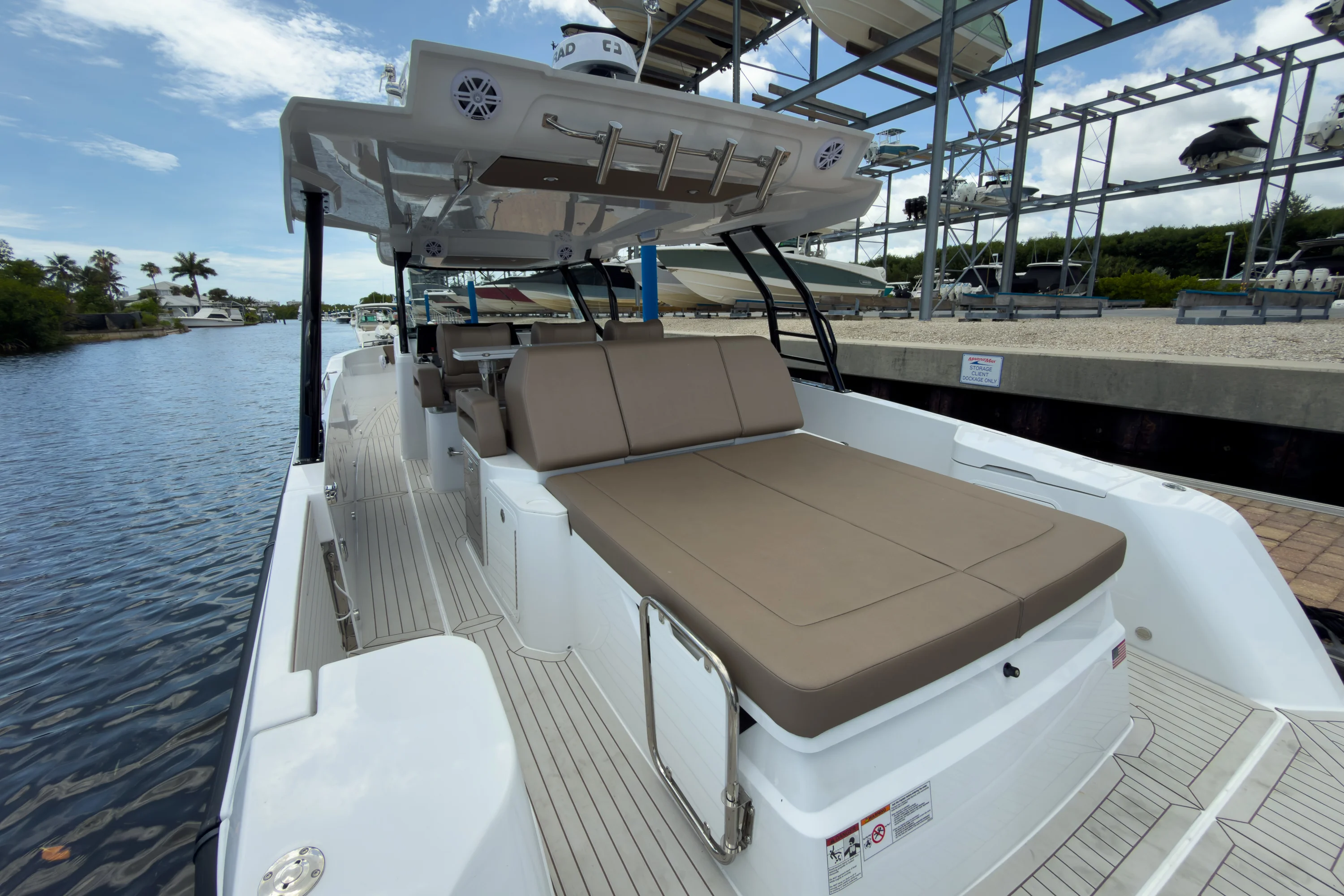 2026 Cruisers Yachts 38 VTR Image Thumbnail #7