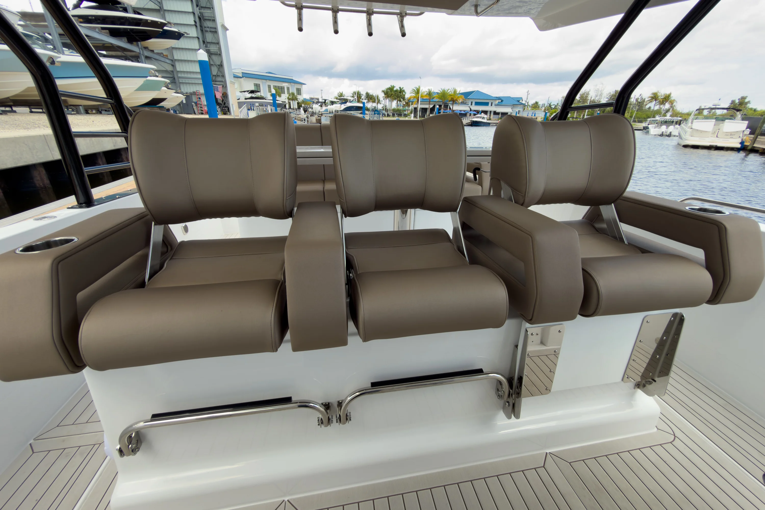 2026 Cruisers Yachts 38 VTR Image Thumbnail #16