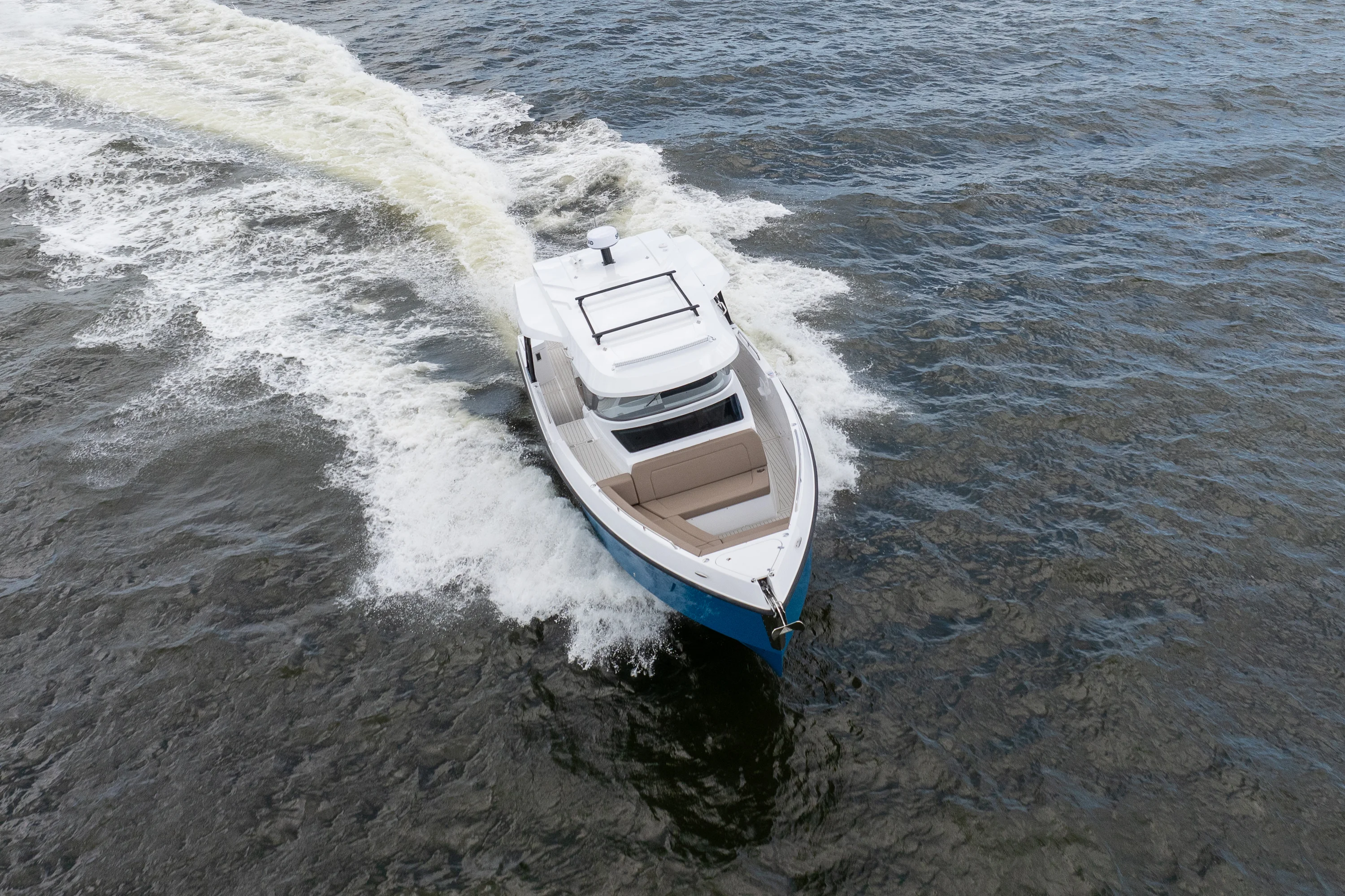 2026 Cruisers Yachts 38 VTR Image Thumbnail #27