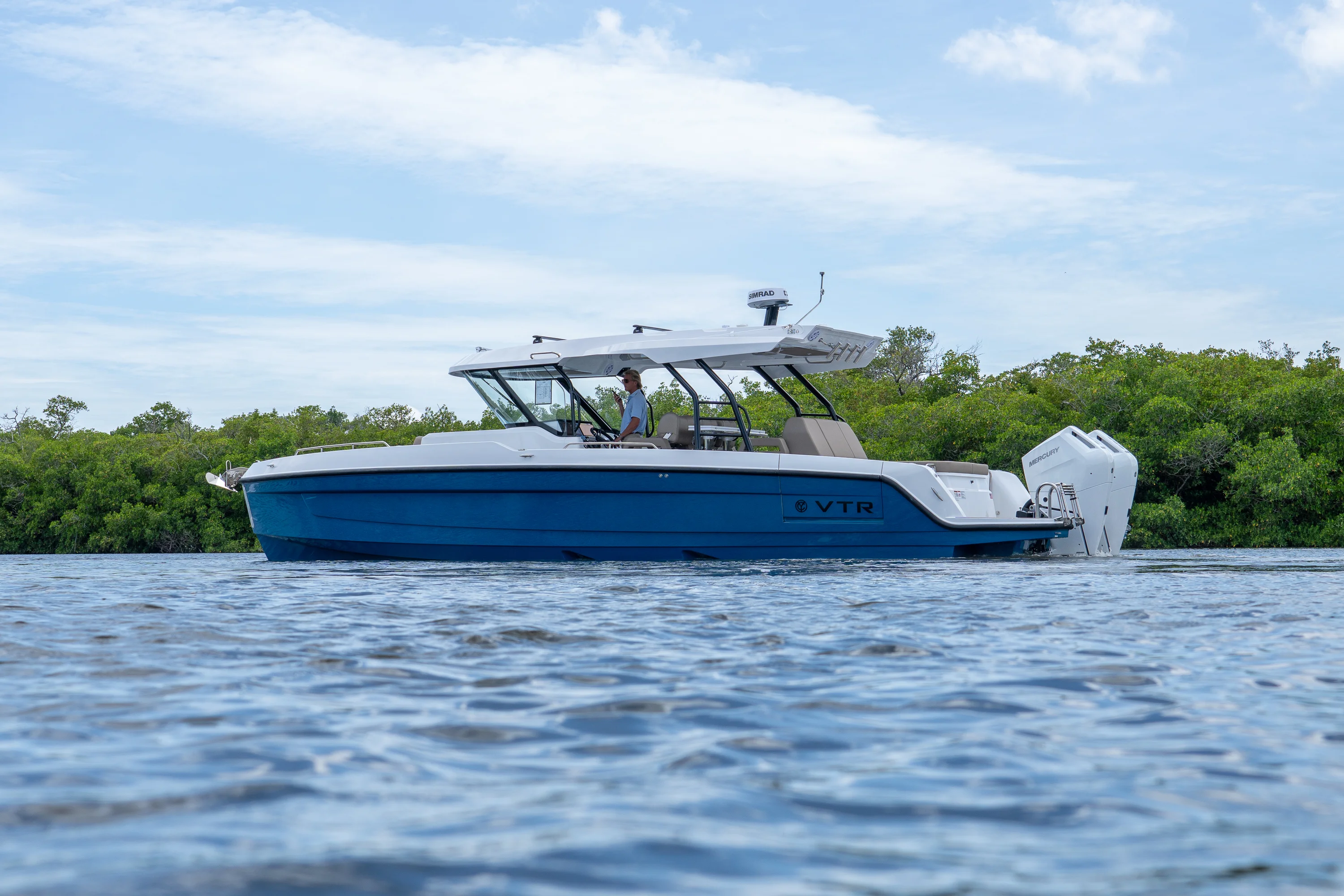 2026 Cruisers Yachts 38 VTR Image Thumbnail #5
