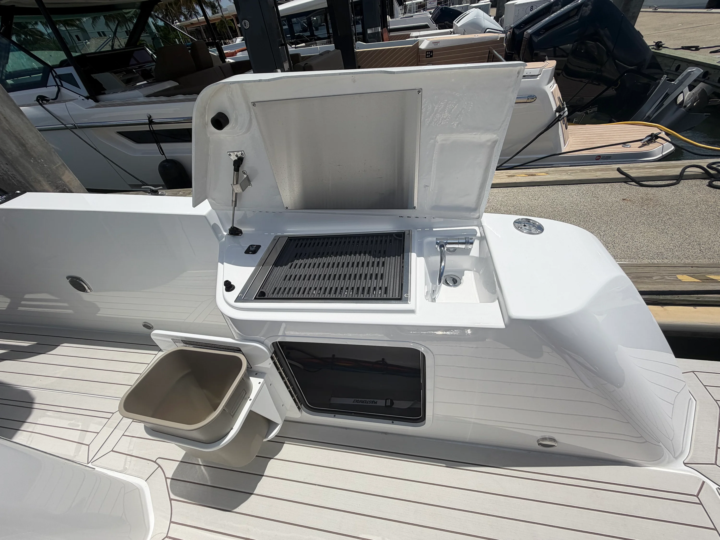 2026 Cruisers Yachts 38 VTR Image Thumbnail #53