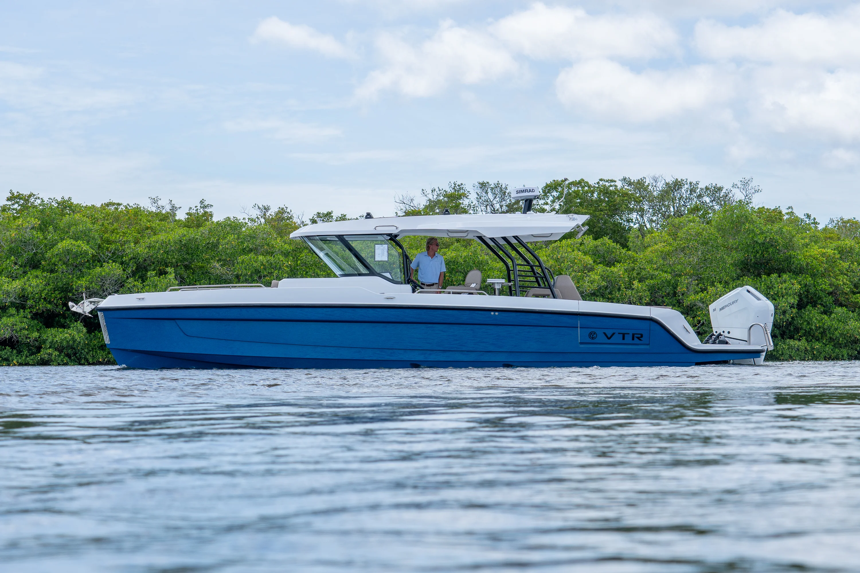 2026 Cruisers Yachts 38 VTR Image Thumbnail #35