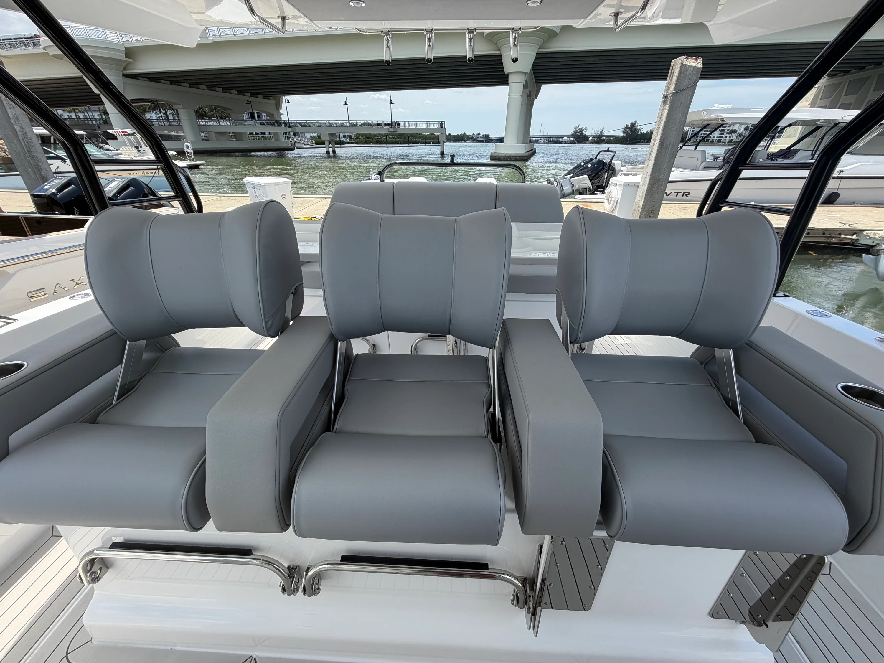 2026 Cruisers Yachts 38 VTR Image Thumbnail #28