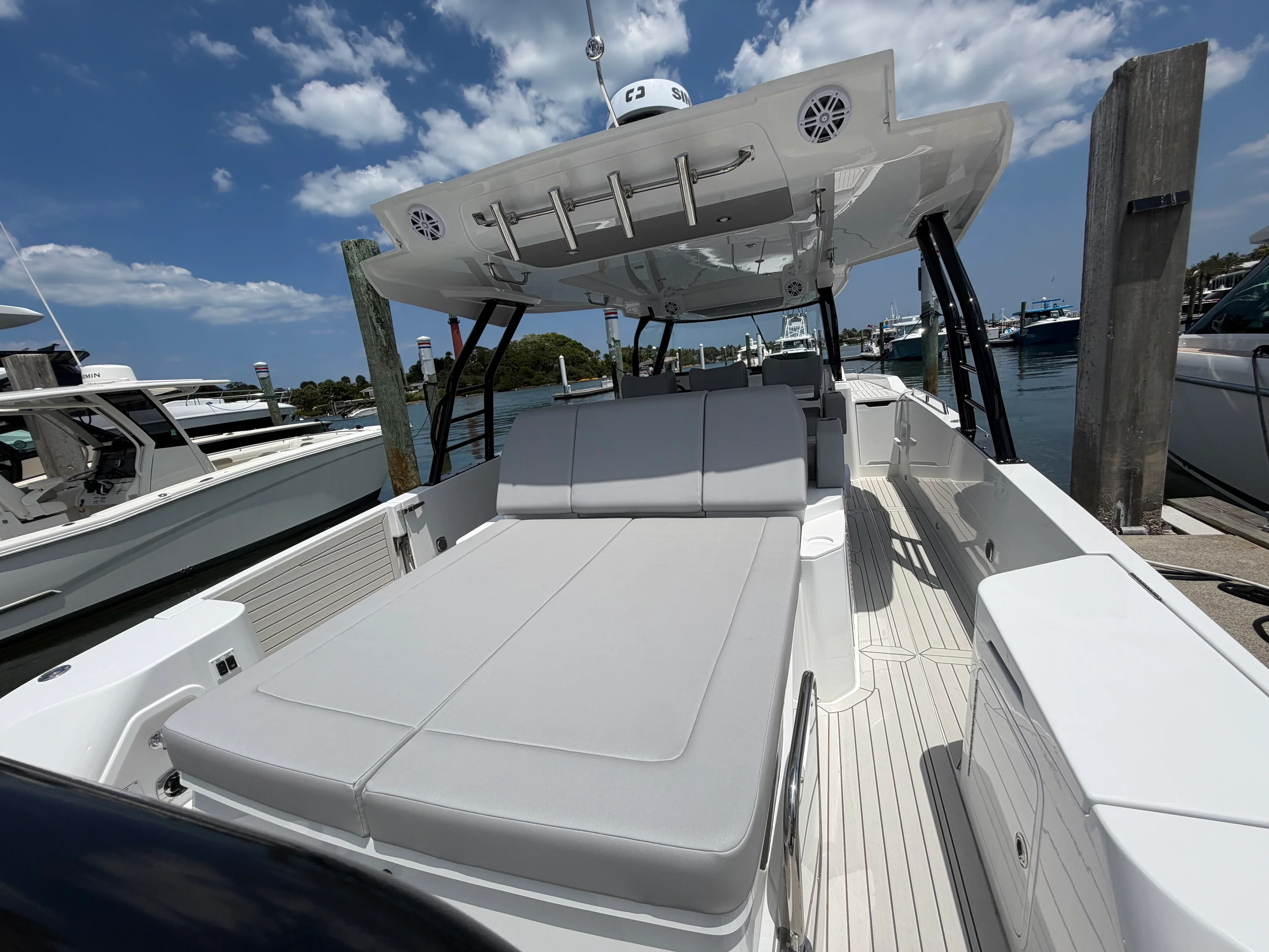 2026 Cruisers Yachts 38 VTR Image Thumbnail #17