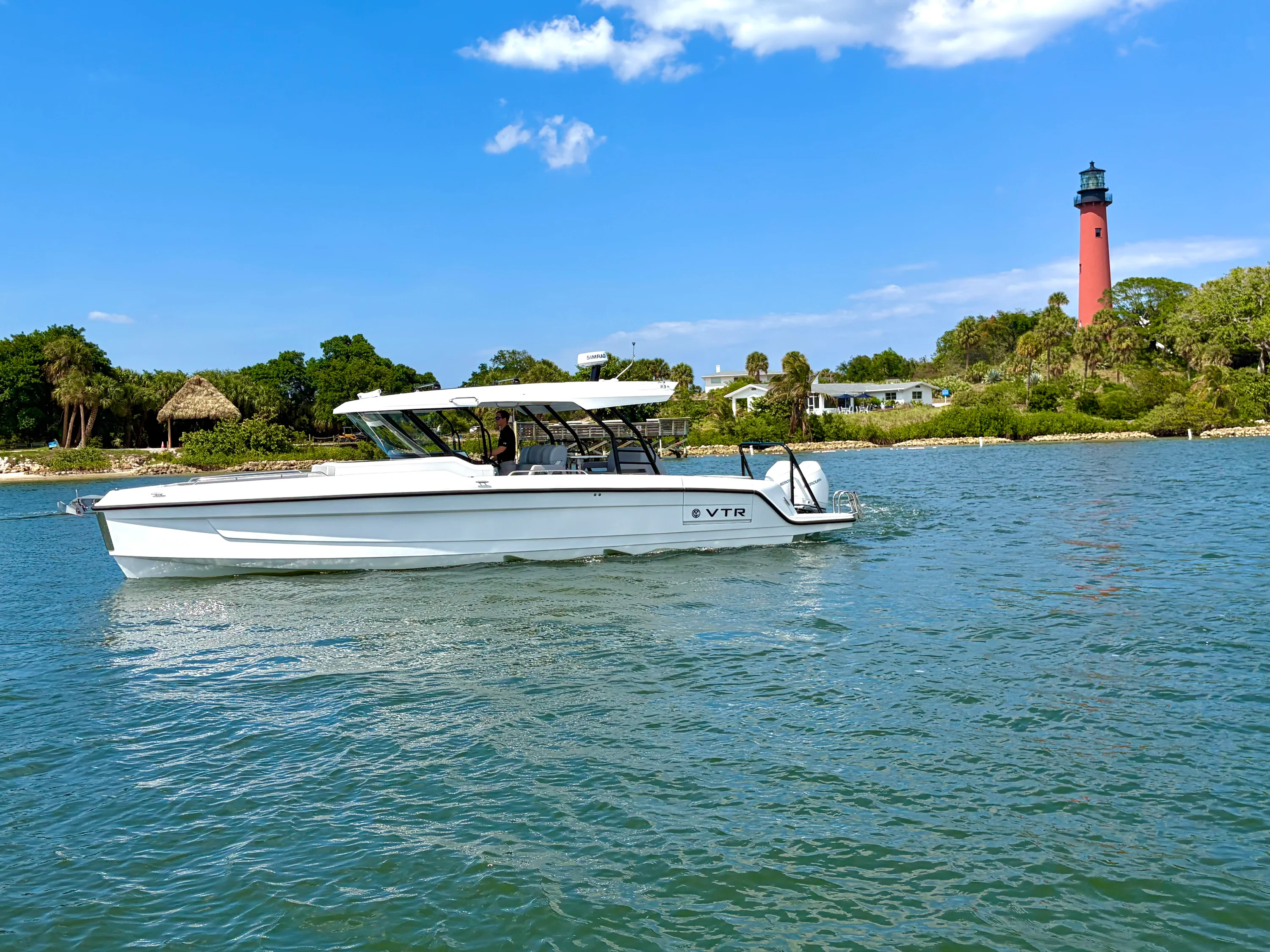 2026 Cruisers Yachts 38 VTR Image Thumbnail #3