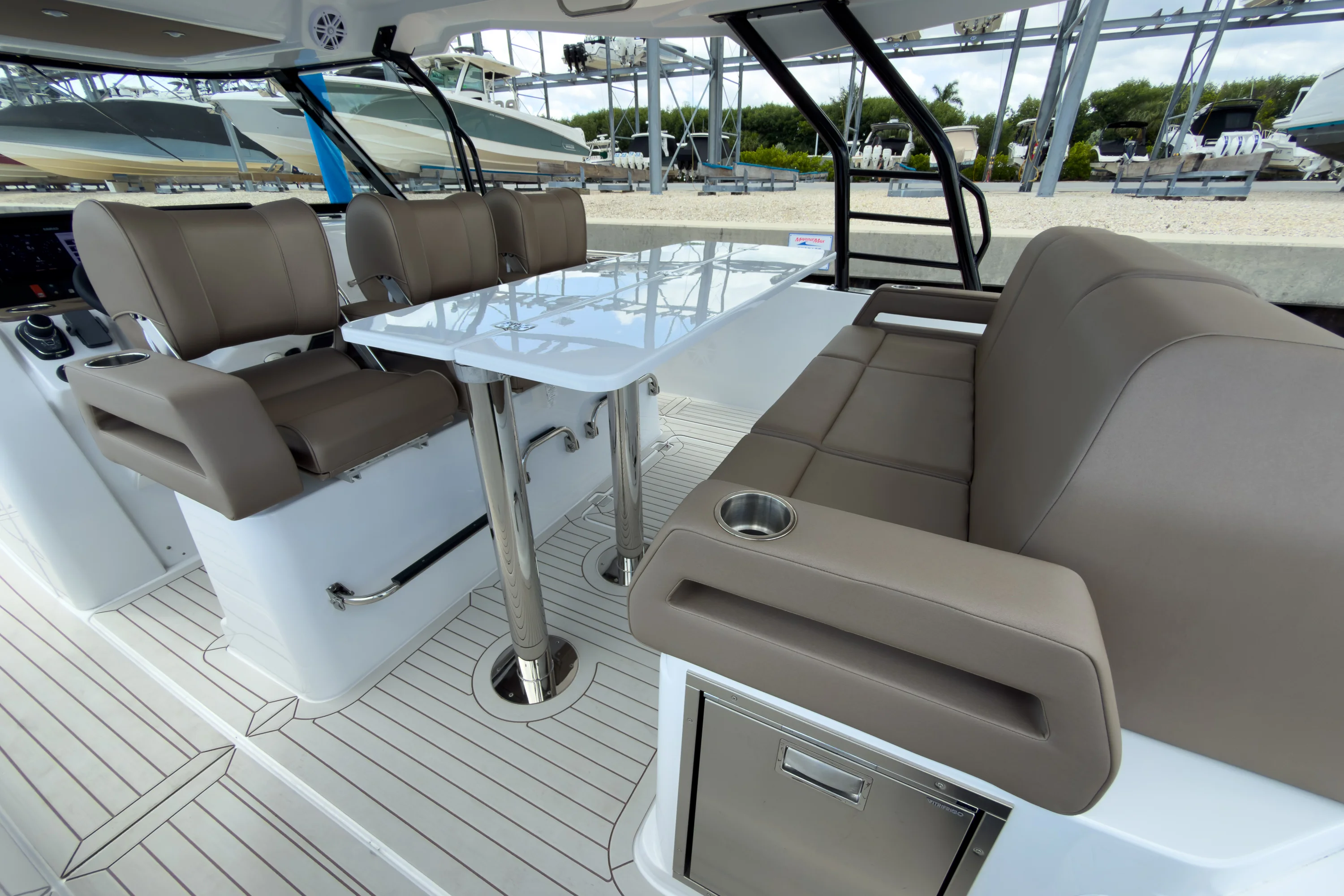 2026 Cruisers Yachts 38 VTR Image Thumbnail #11