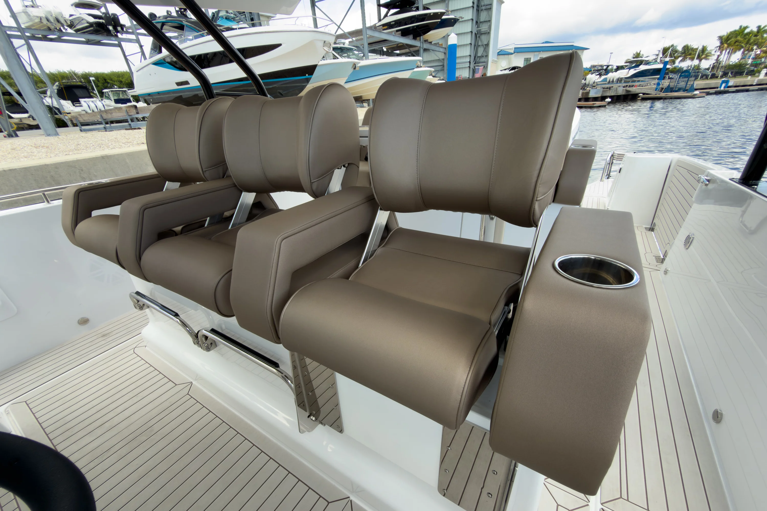 2026 Cruisers Yachts 38 VTR Image Thumbnail #12