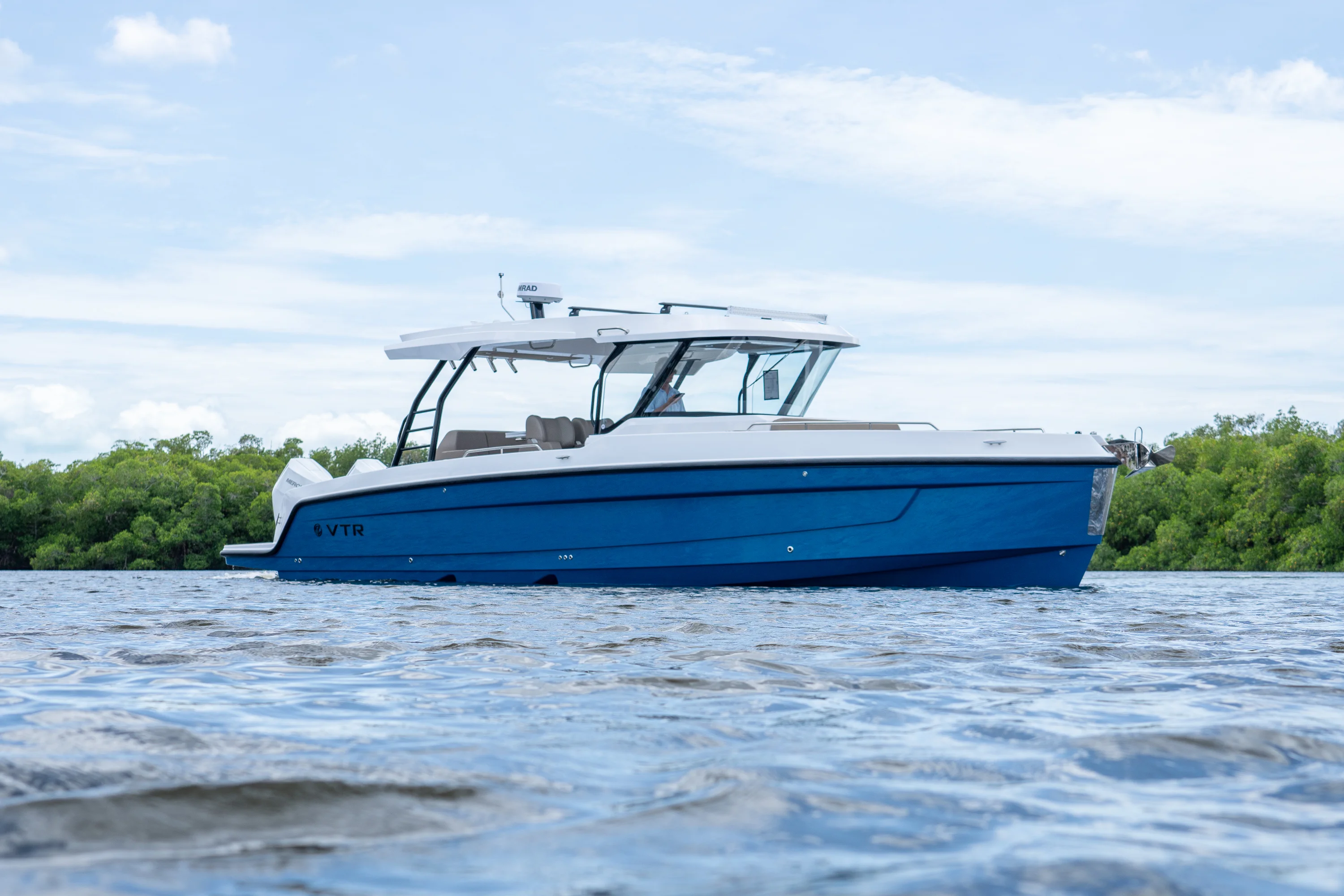 2026 Cruisers Yachts 38 VTR Image Thumbnail #4