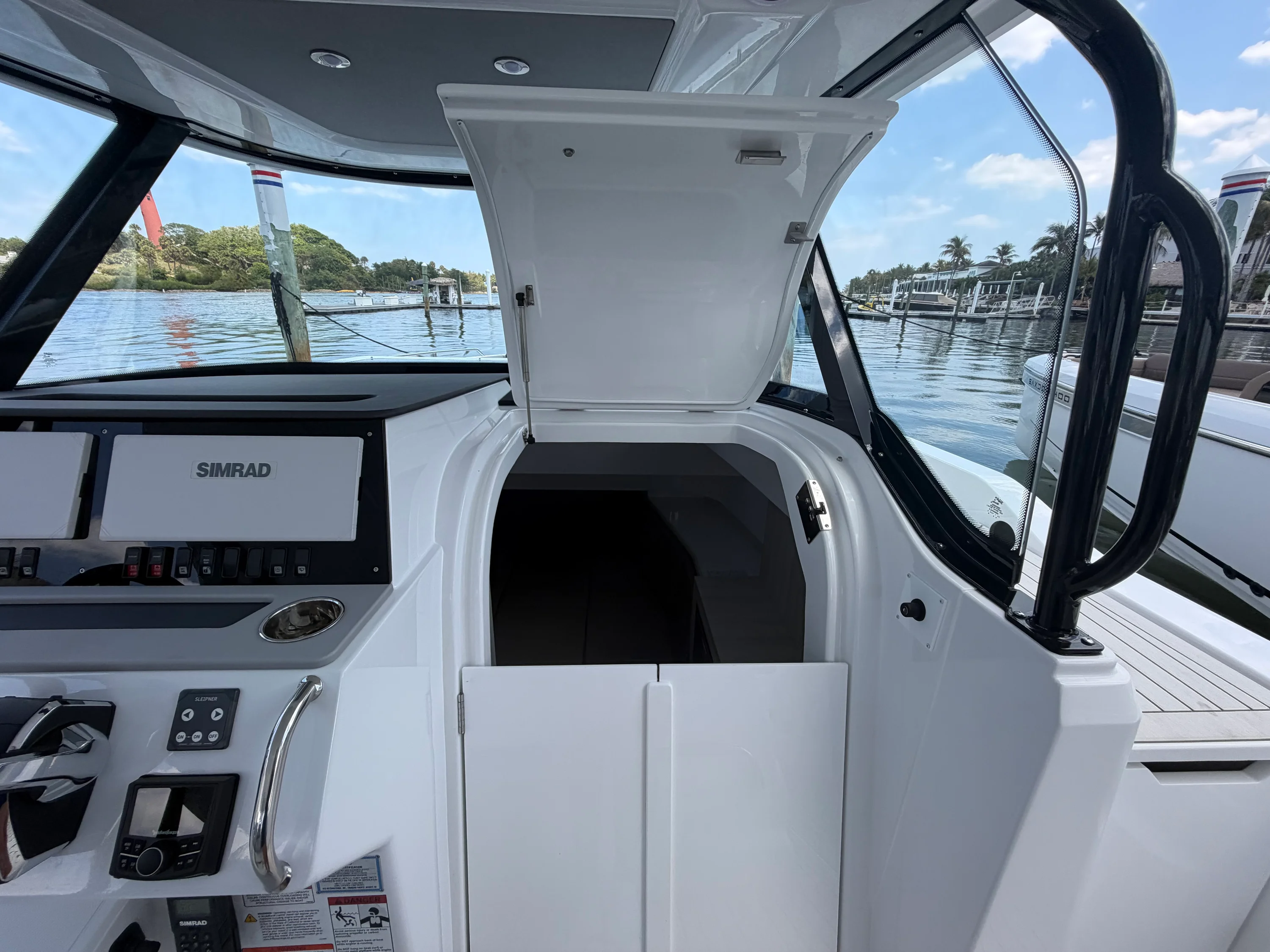 2026 Cruisers Yachts 38 VTR Image Thumbnail #33