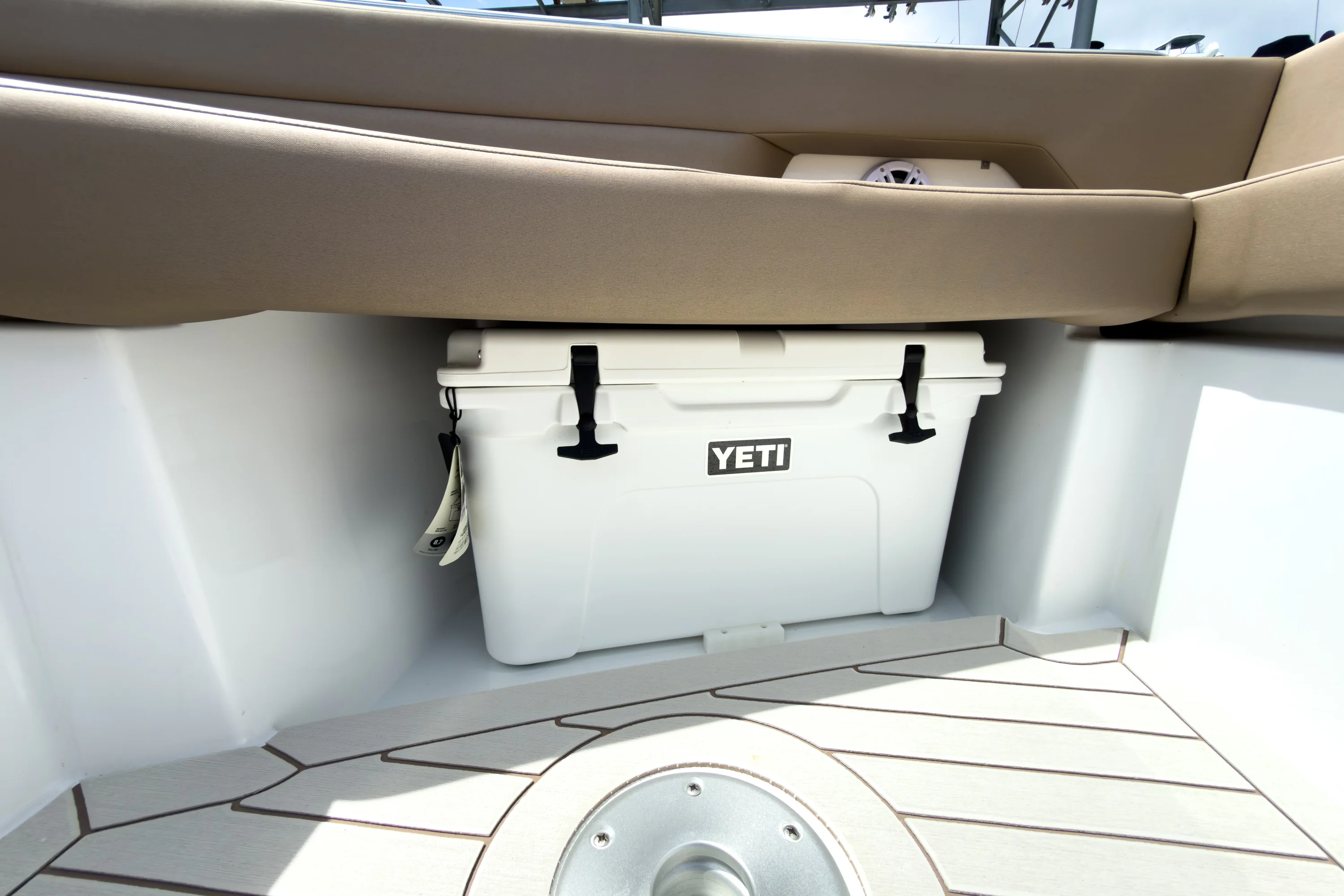 2026 Cruisers Yachts 38 VTR Image Thumbnail #23