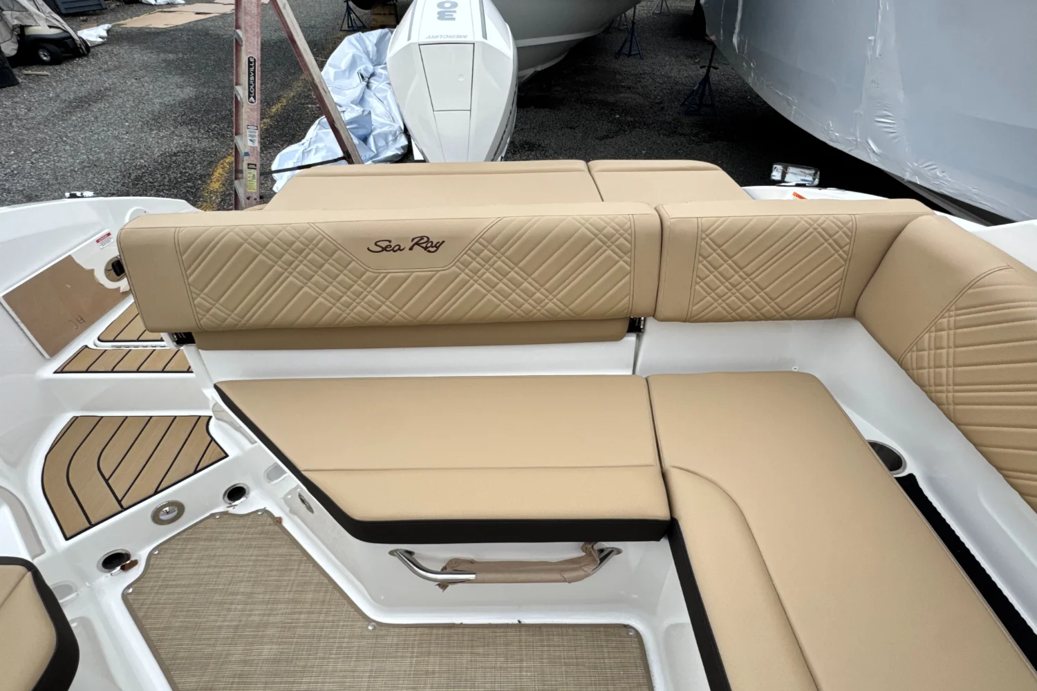 2026 Sea Ray SDX 250 Outboard Image Thumbnail #12