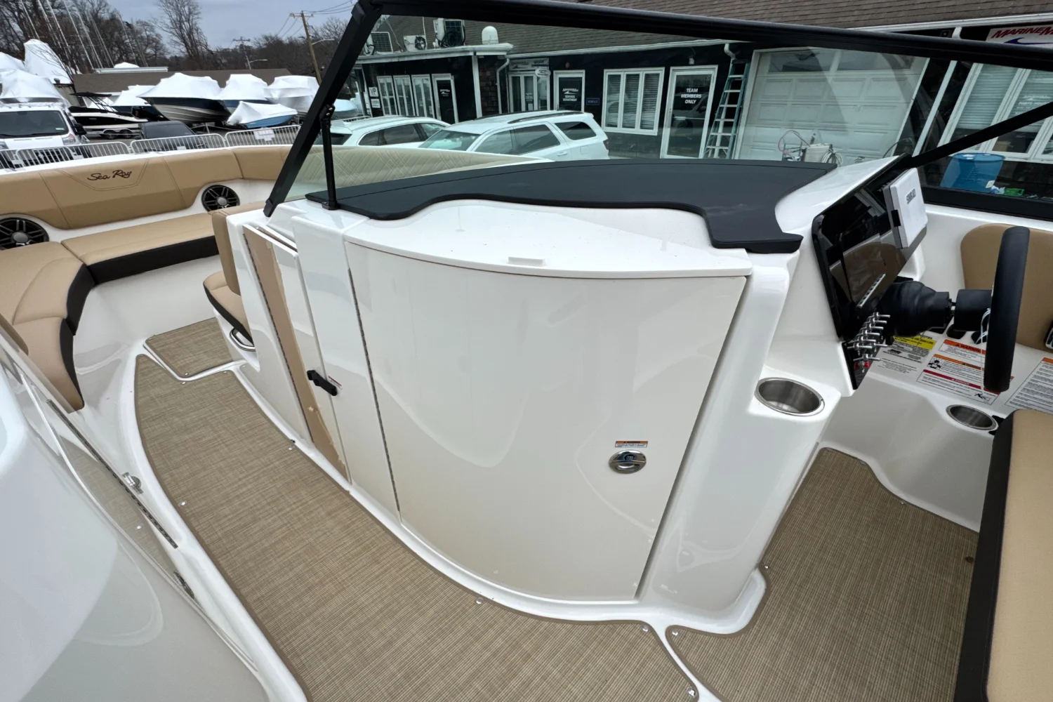 2026 Sea Ray SDX 250 Outboard Image Thumbnail #32