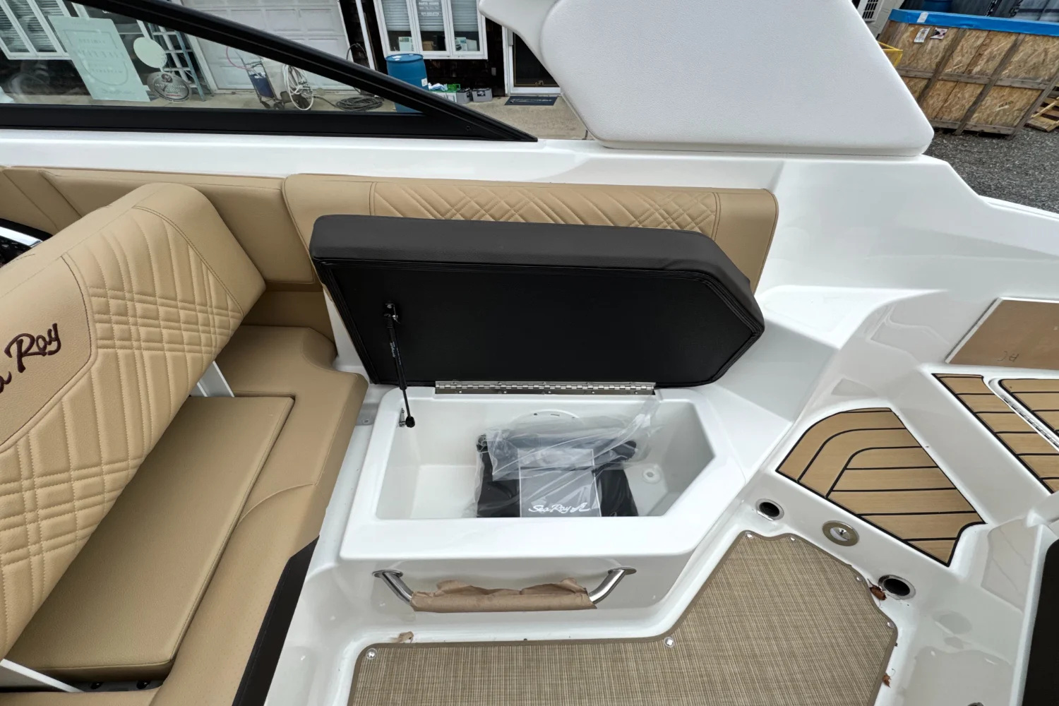 2026 Sea Ray SDX 250 Outboard Image Thumbnail #22