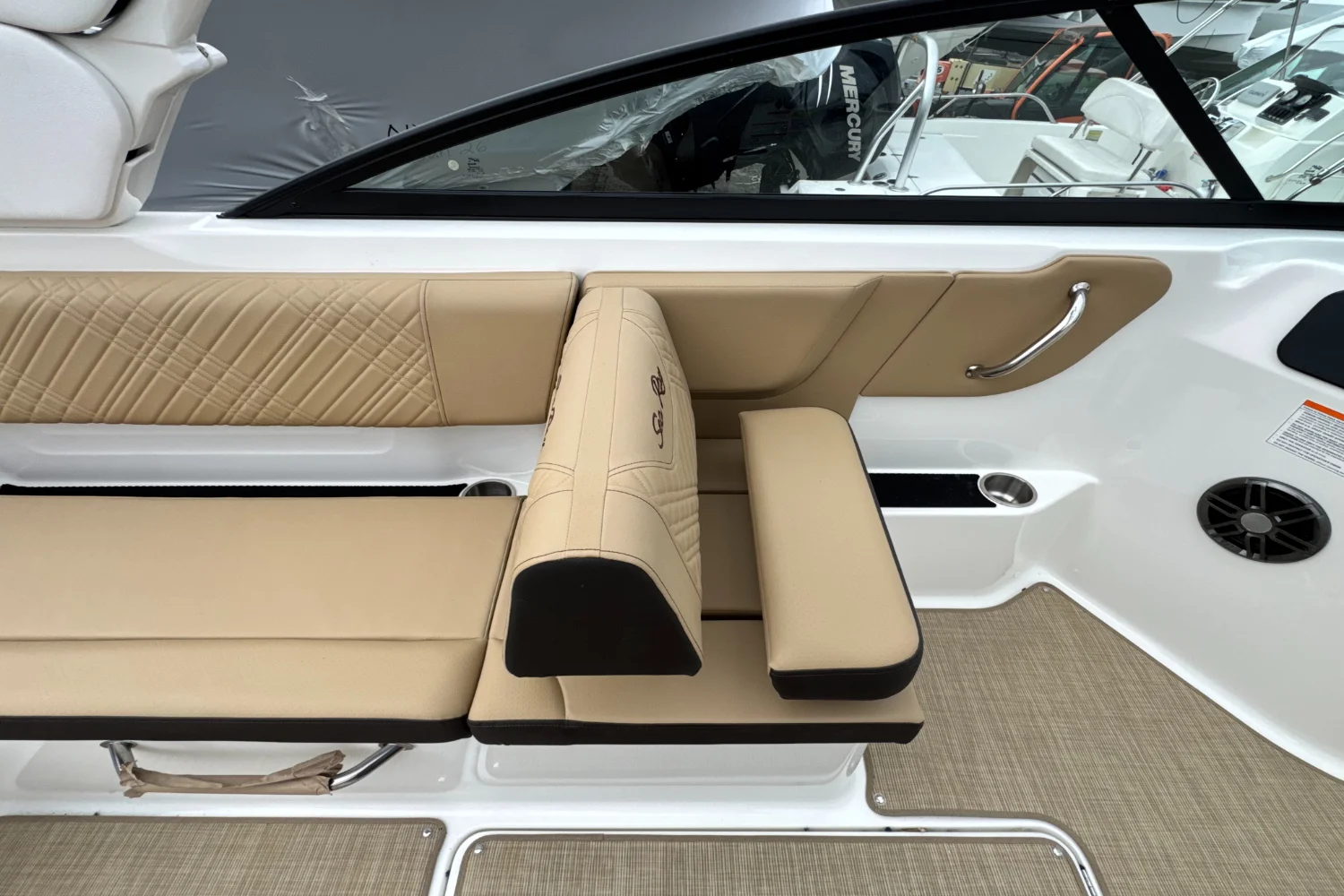 2026 Sea Ray SDX 250 Outboard Image Thumbnail #16