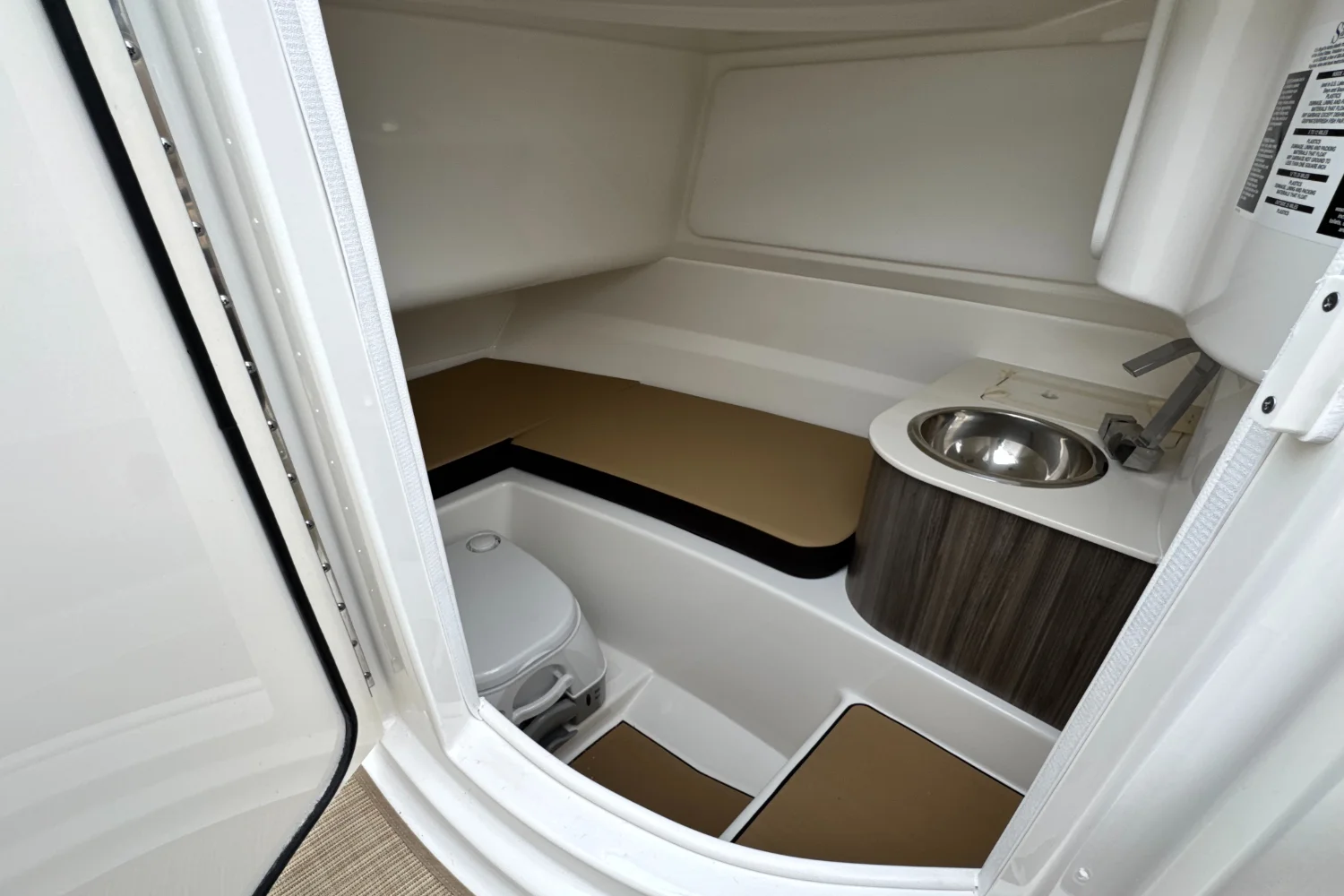 2026 Sea Ray SDX 250 Outboard Image Thumbnail #35