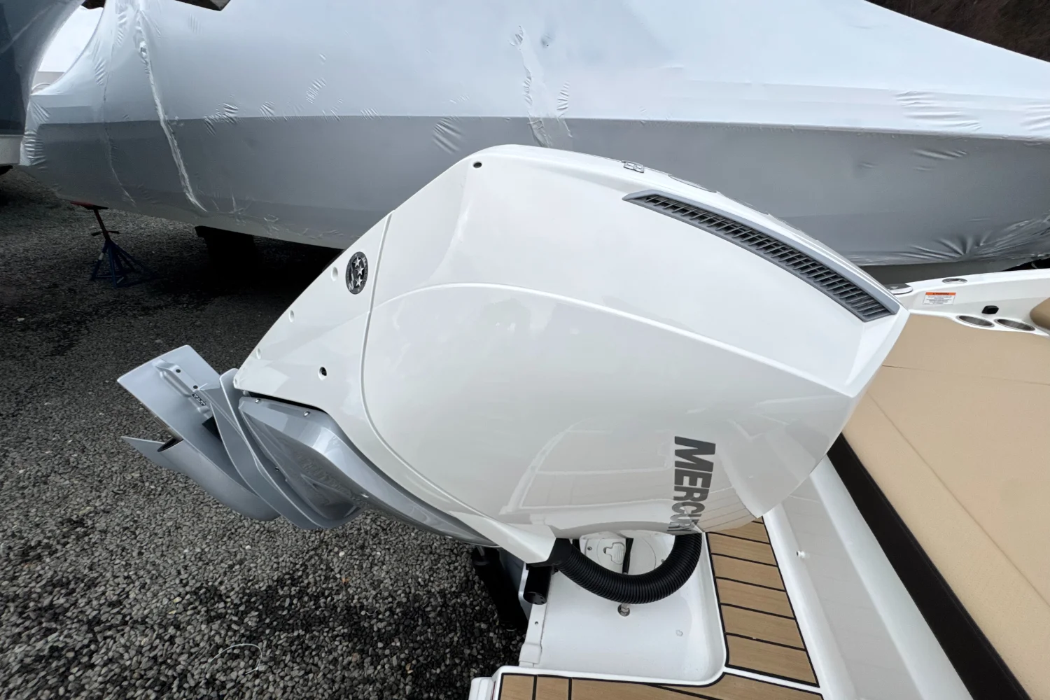 2026 Sea Ray SDX 250 Outboard Image Thumbnail #4