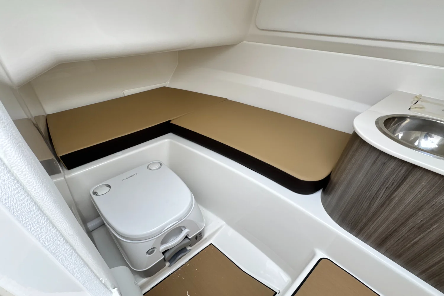 2026 Sea Ray SDX 250 Outboard Image Thumbnail #38