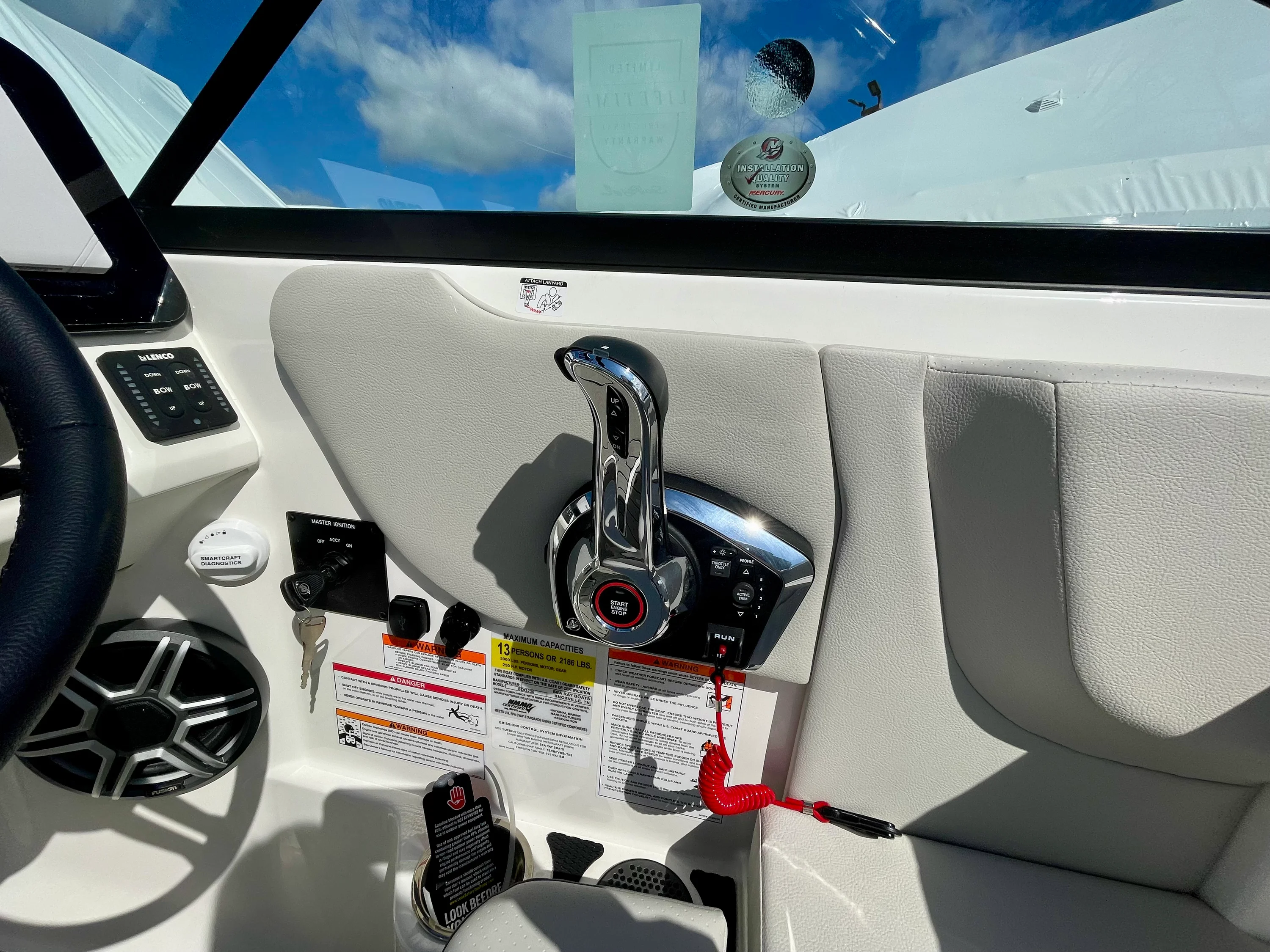 2026 Sea Ray SDX 230 Outboard Image Thumbnail #14