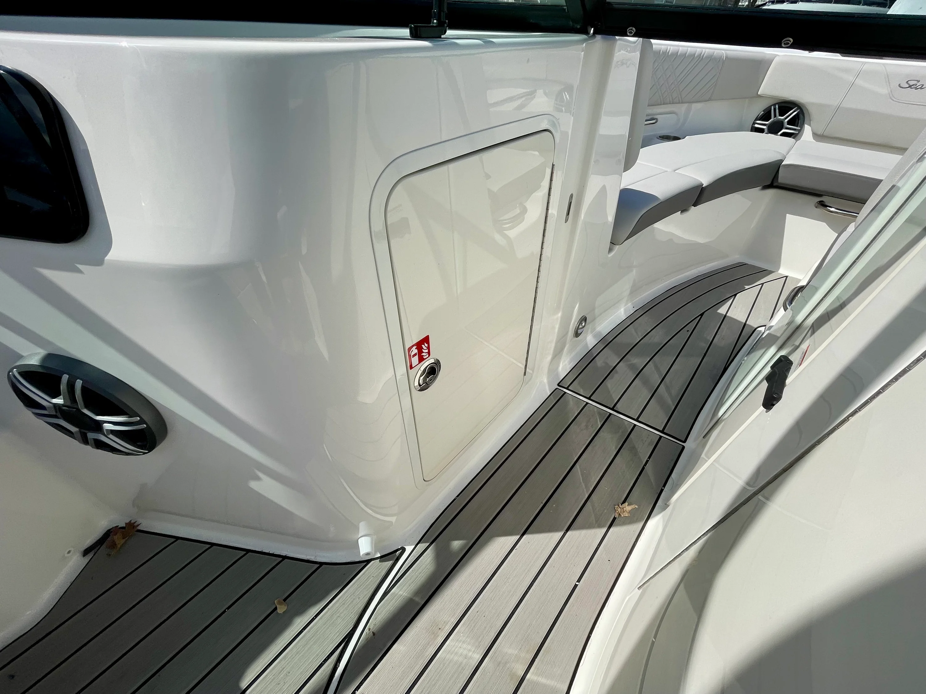 2026 Sea Ray SDX 230 Outboard Image Thumbnail #19