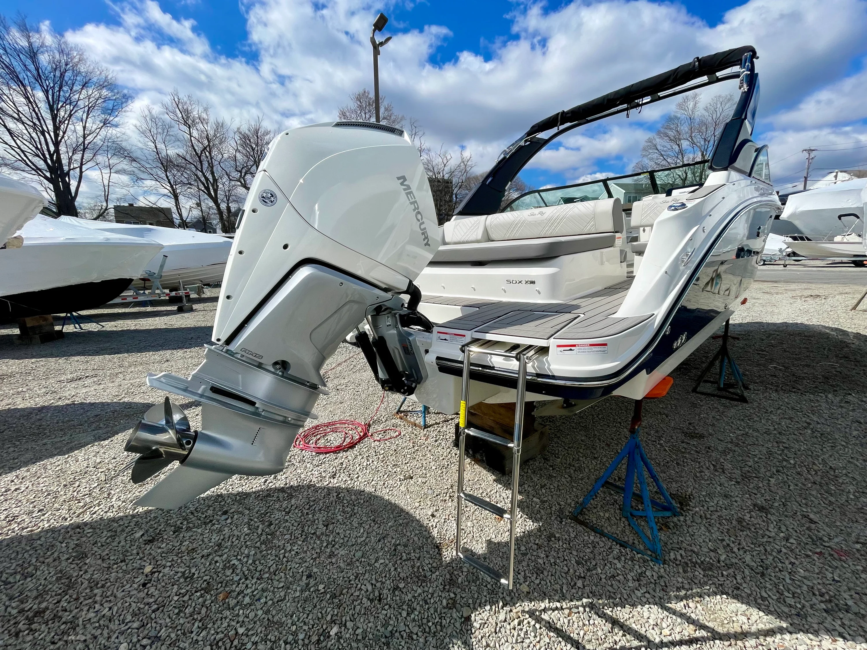 2026 Sea Ray SDX 230 Outboard Image Thumbnail #3