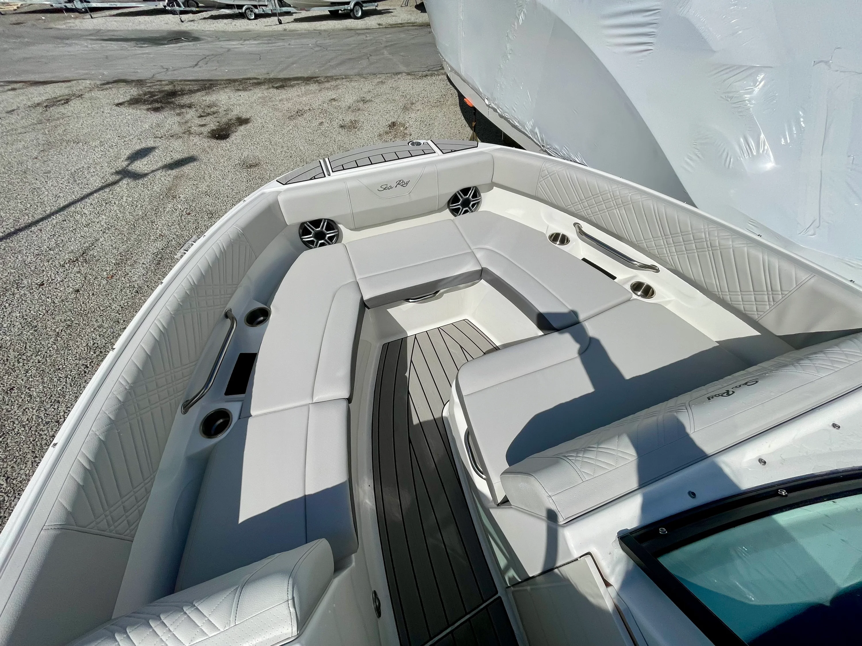 2026 Sea Ray SDX 230 Outboard Image Thumbnail #21