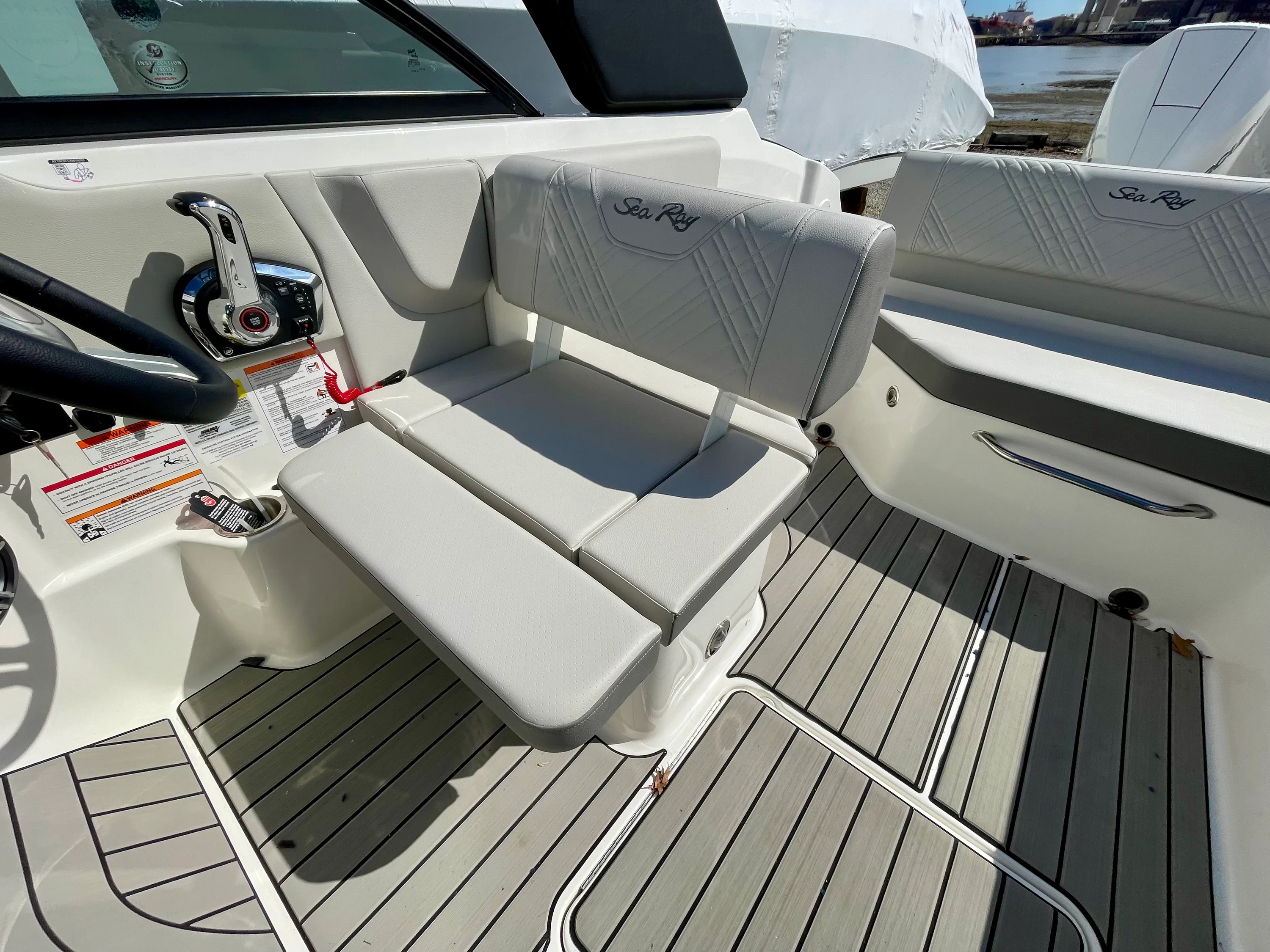 2026 Sea Ray SDX 230 Outboard Image Thumbnail #12