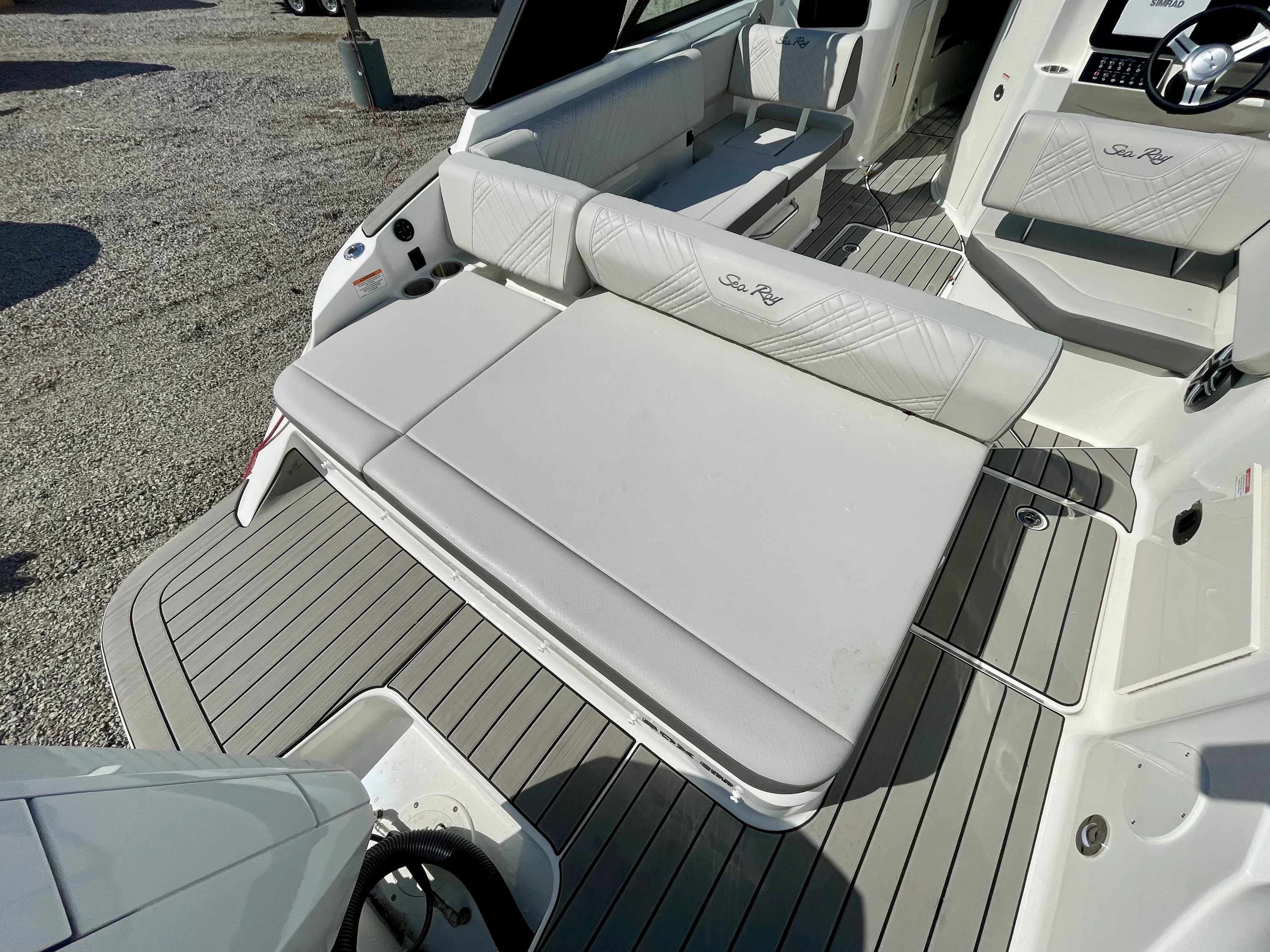 2026 Sea Ray SDX 230 Outboard Image Thumbnail #5
