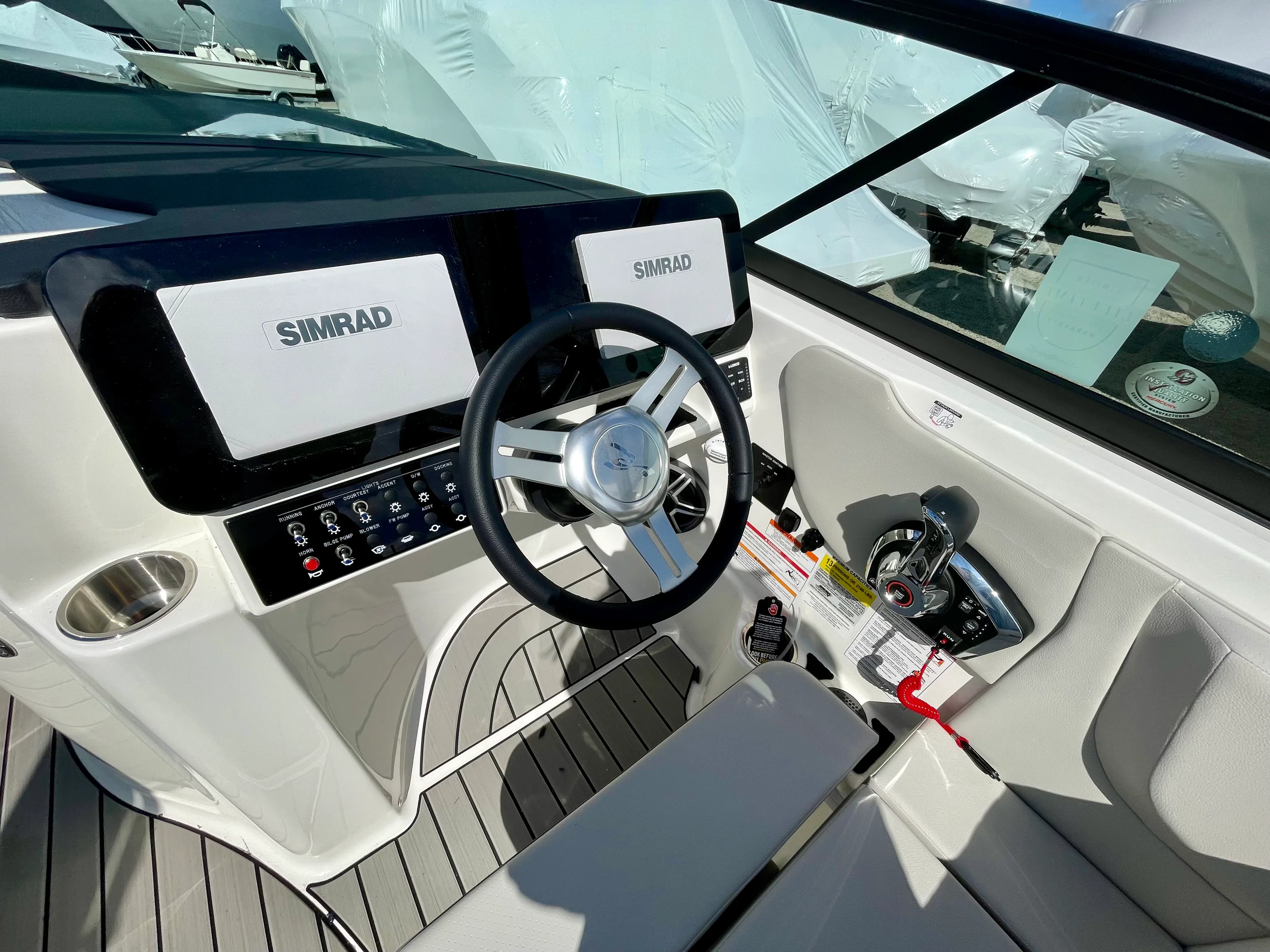 2026 Sea Ray SDX 230 Outboard Image Thumbnail #13