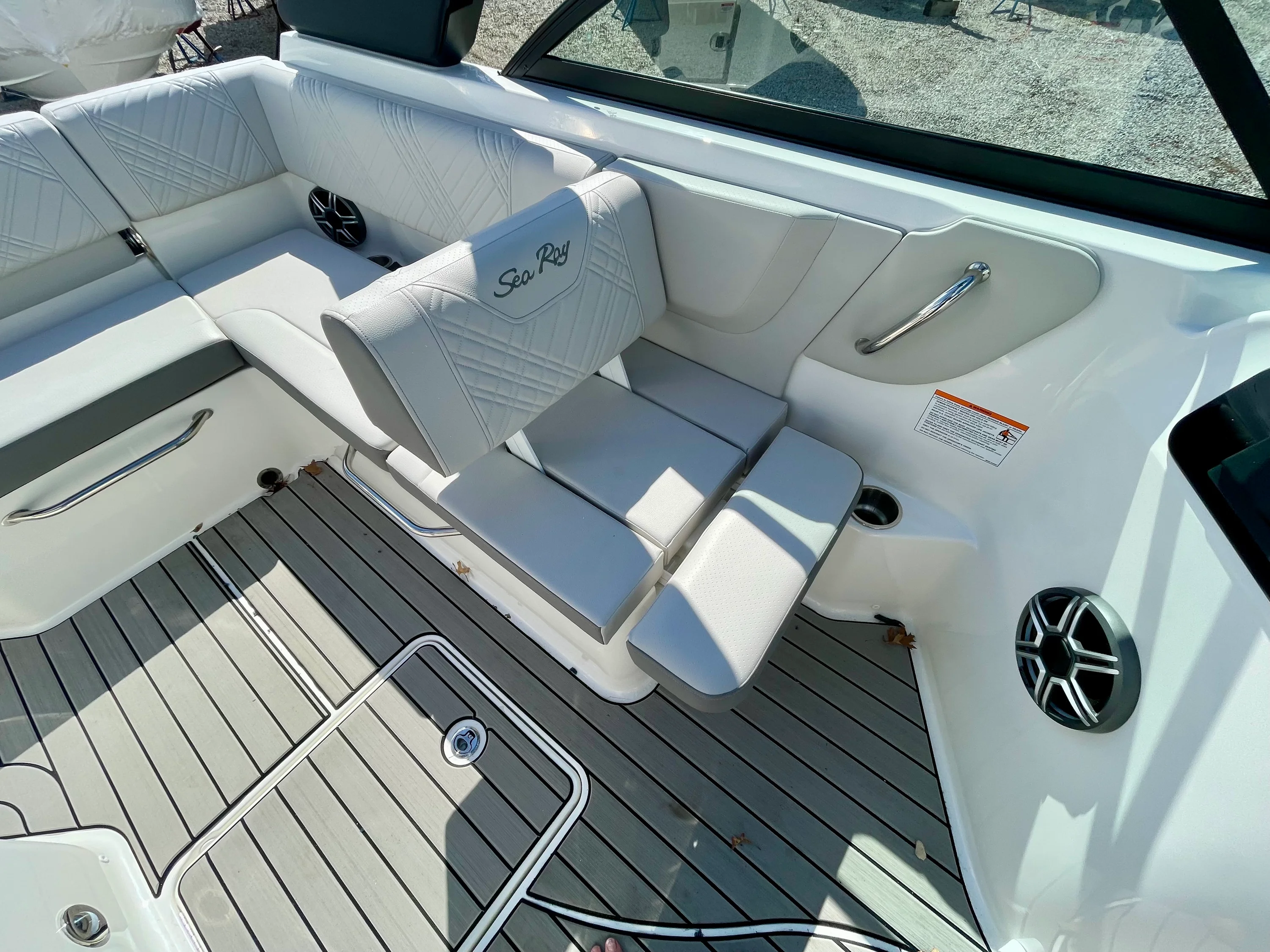 2026 Sea Ray SDX 230 Outboard Image Thumbnail #10