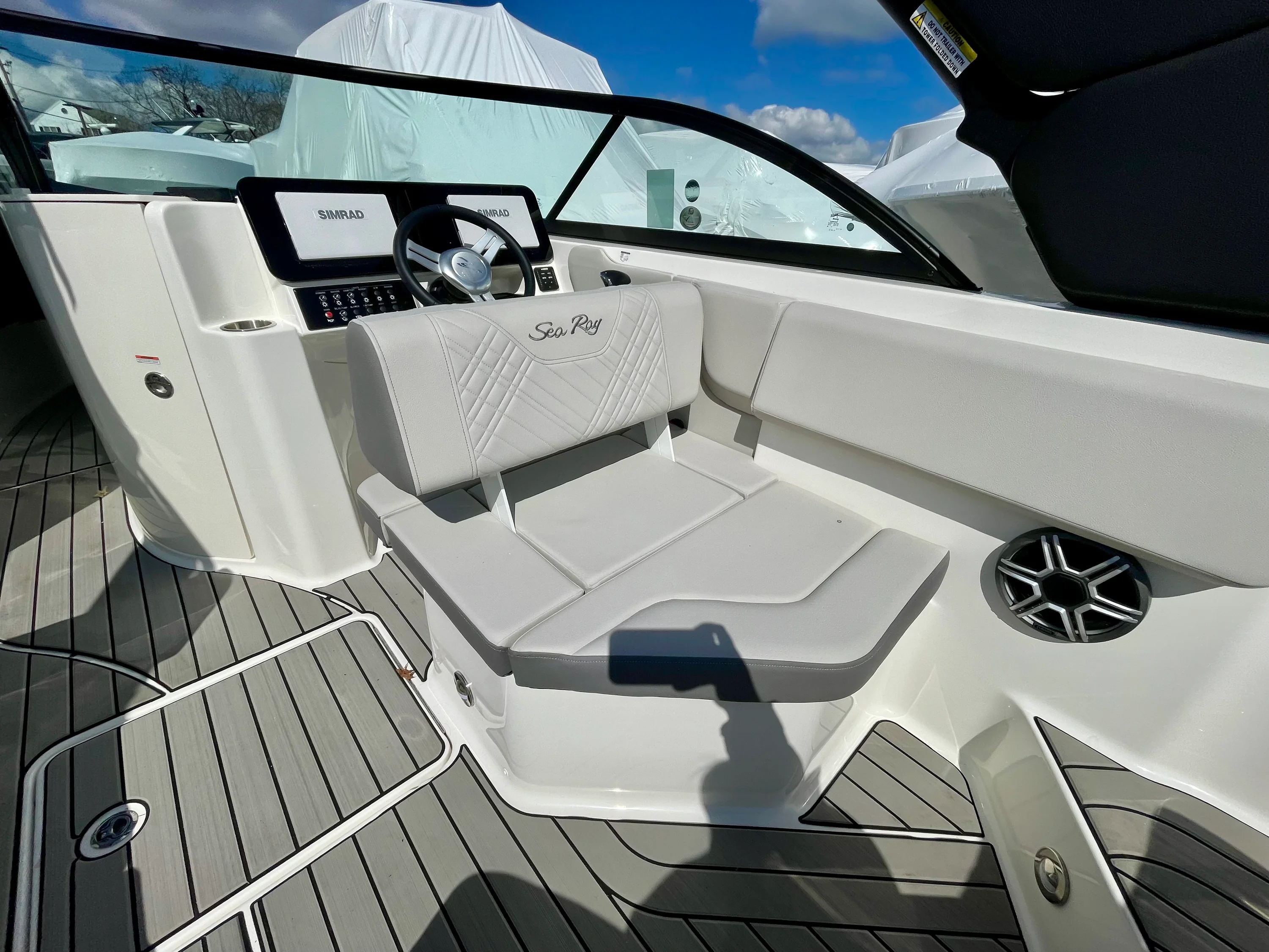 2026 Sea Ray SDX 230 Outboard Image Thumbnail #11