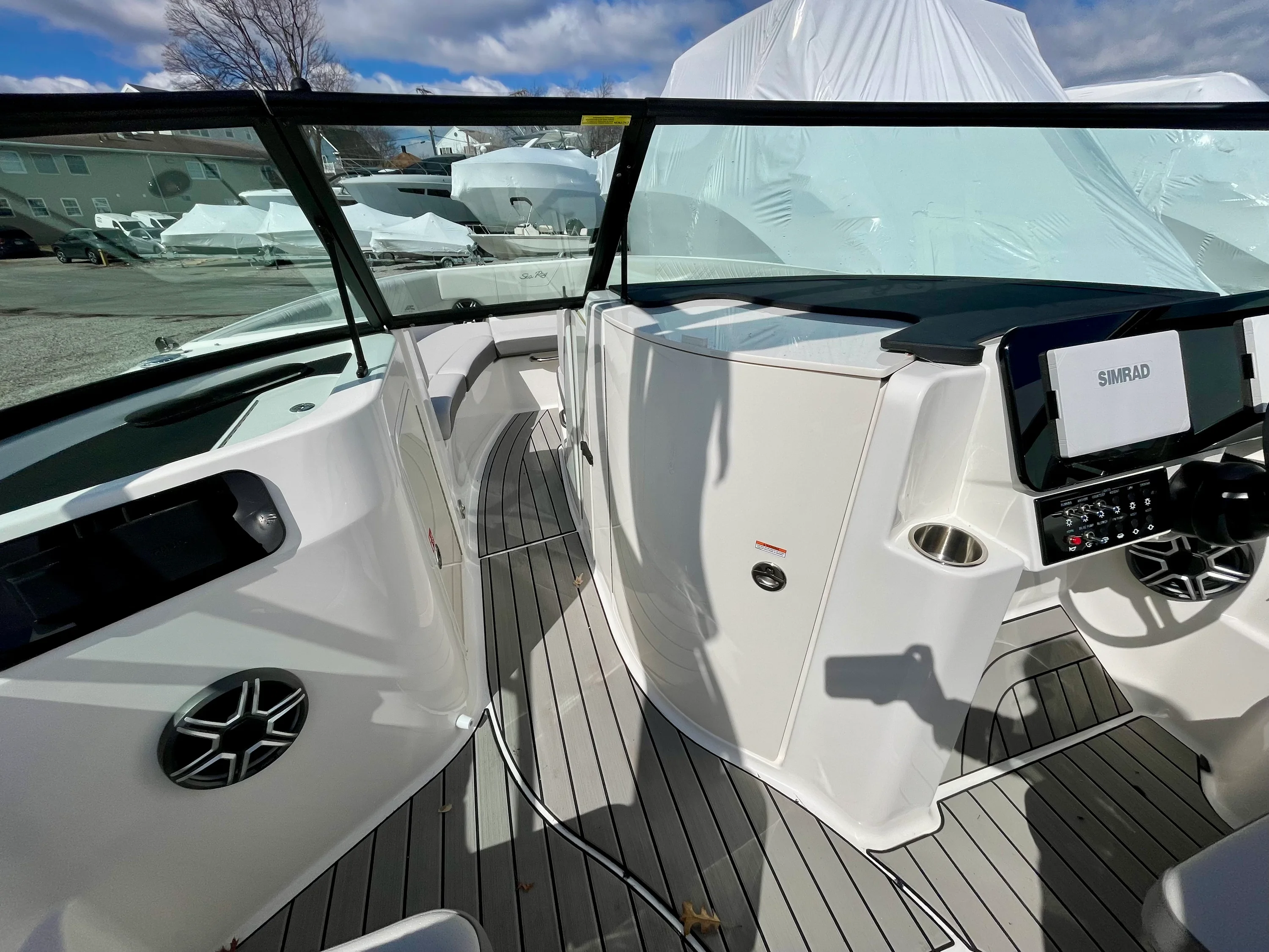 2026 Sea Ray SDX 230 Outboard Image Thumbnail #16