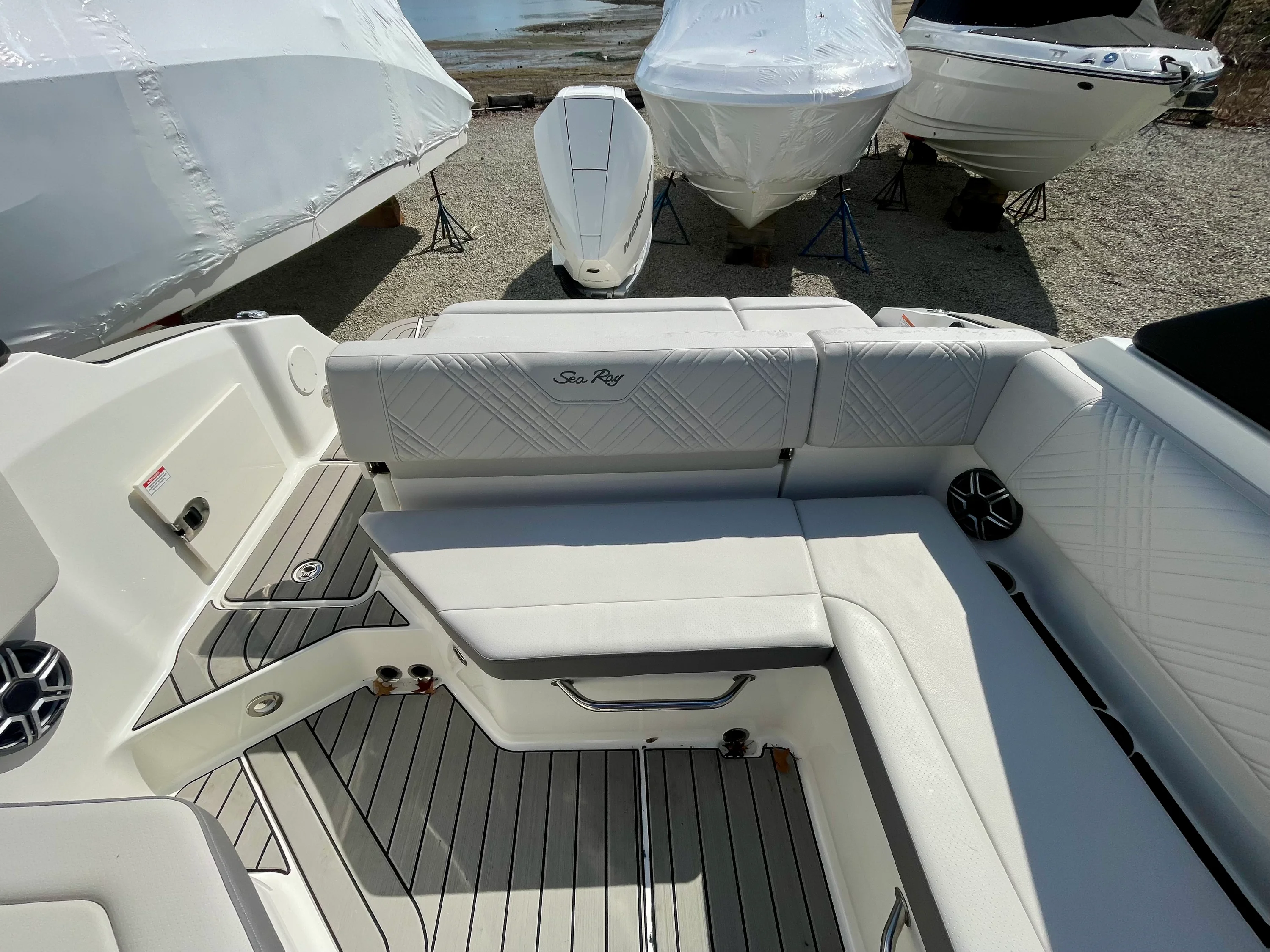 2026 Sea Ray SDX 230 Outboard Image Thumbnail #6