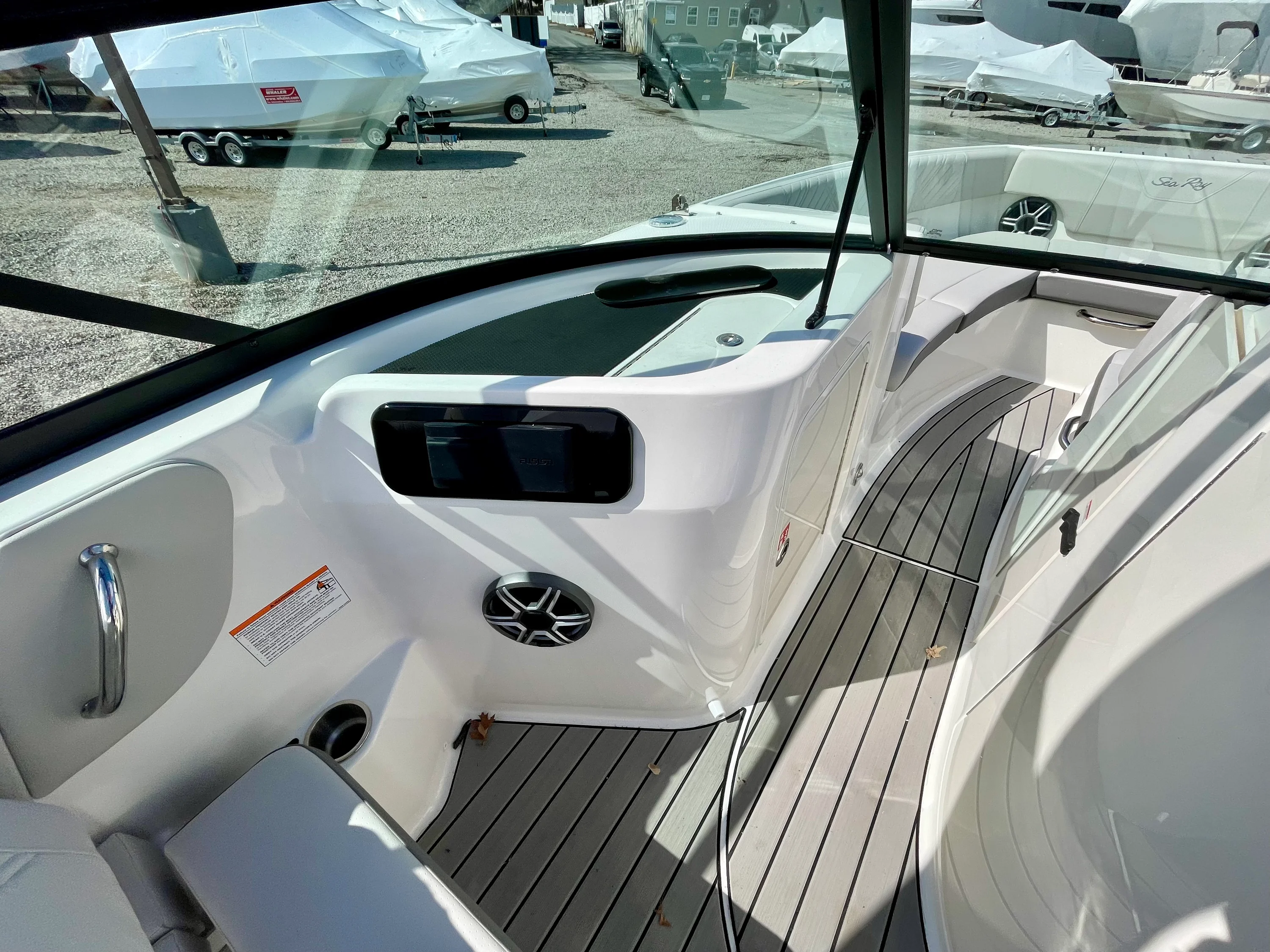 2026 Sea Ray SDX 230 Outboard Image Thumbnail #15