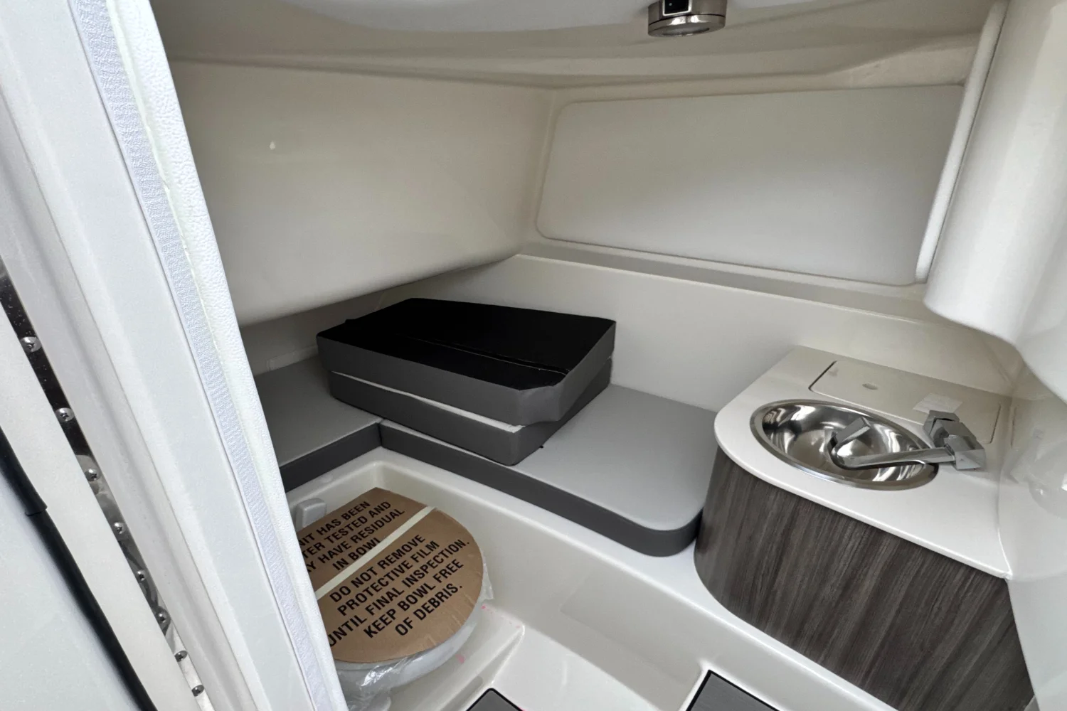 2026 Sea Ray SDX 270 Outboard Image Thumbnail #34